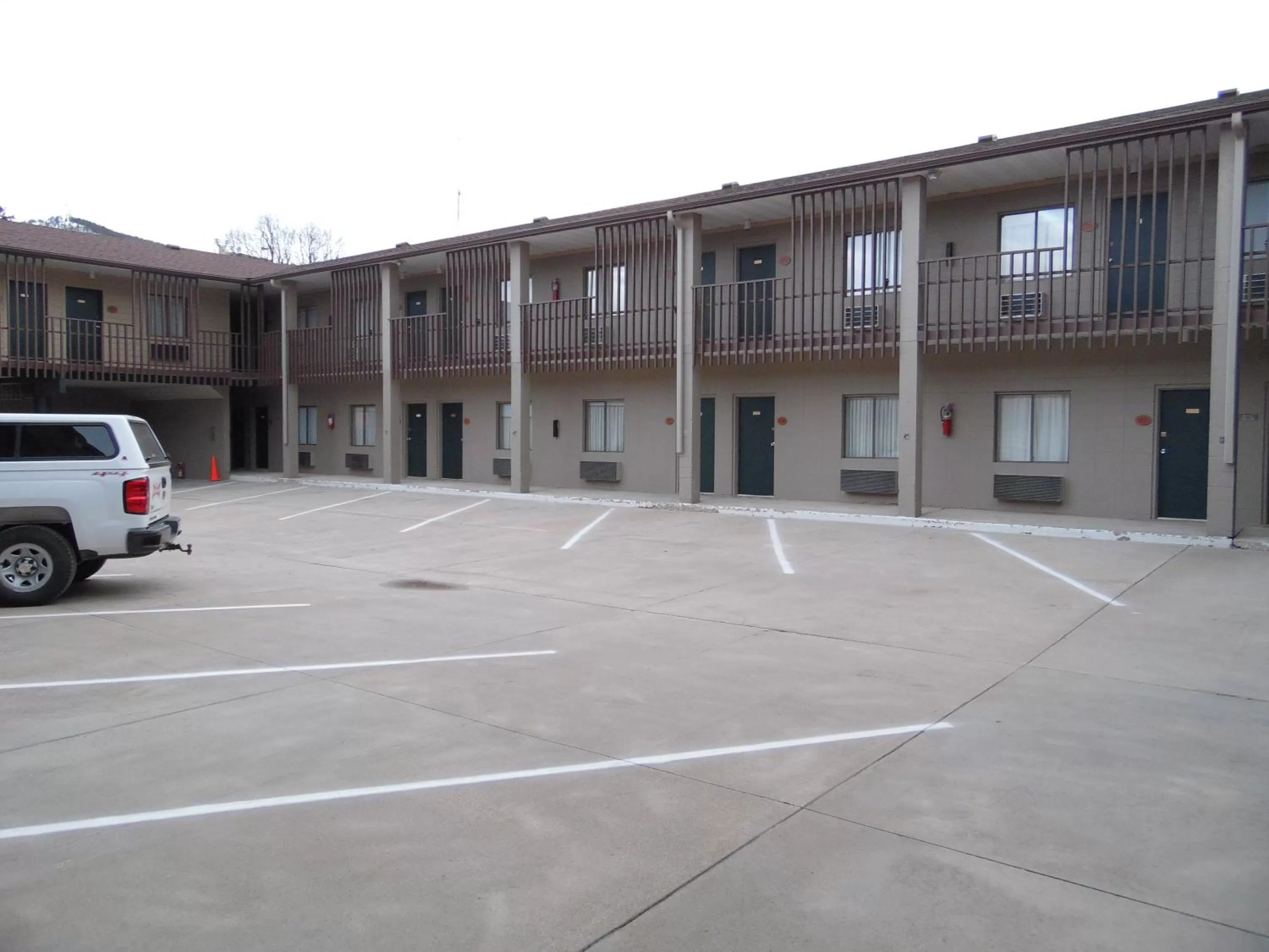 Area and facilities in Bear Lodge Motel
