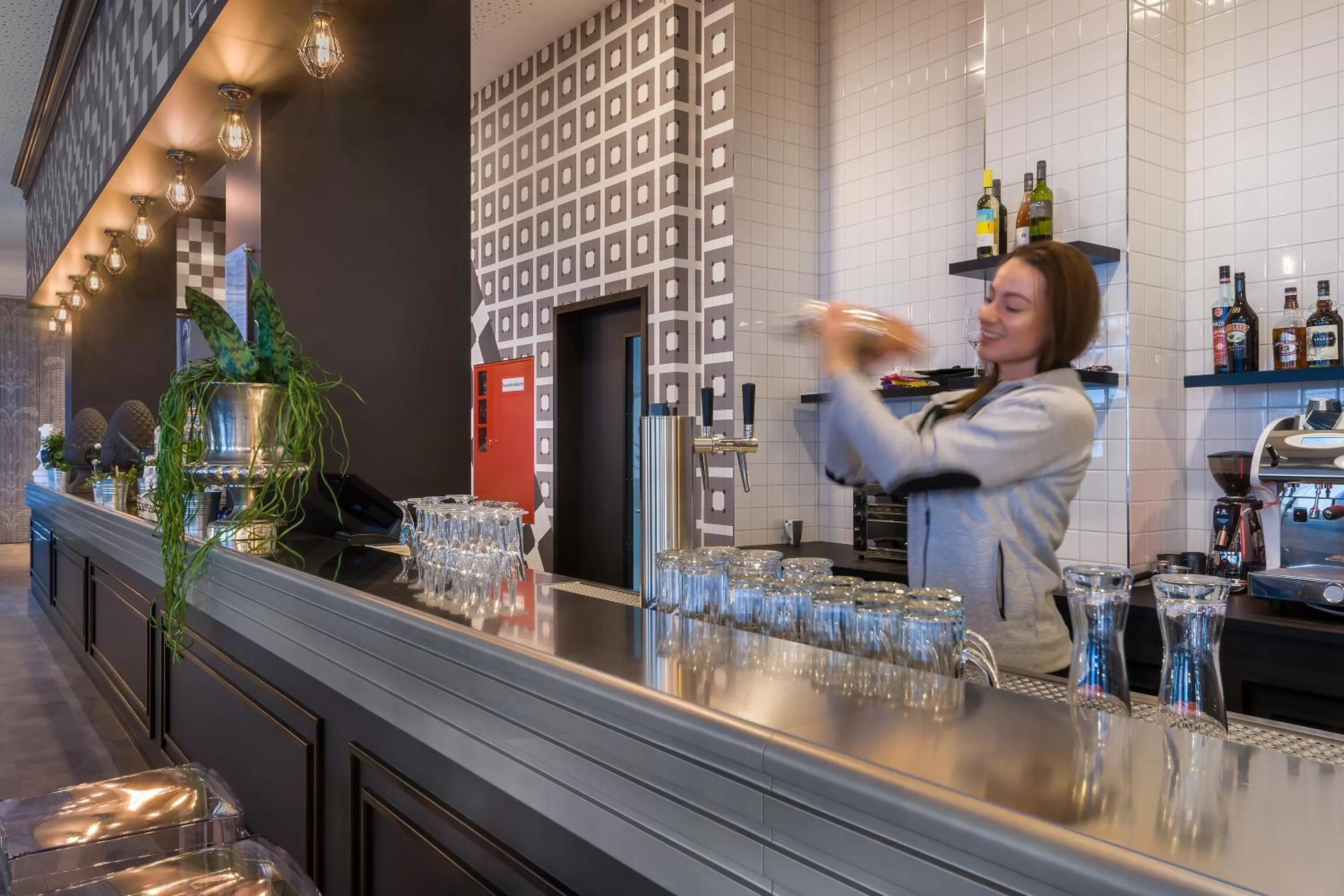 Lounge or bar in Holiday Inn - the niu, Square Mannheim by IHG