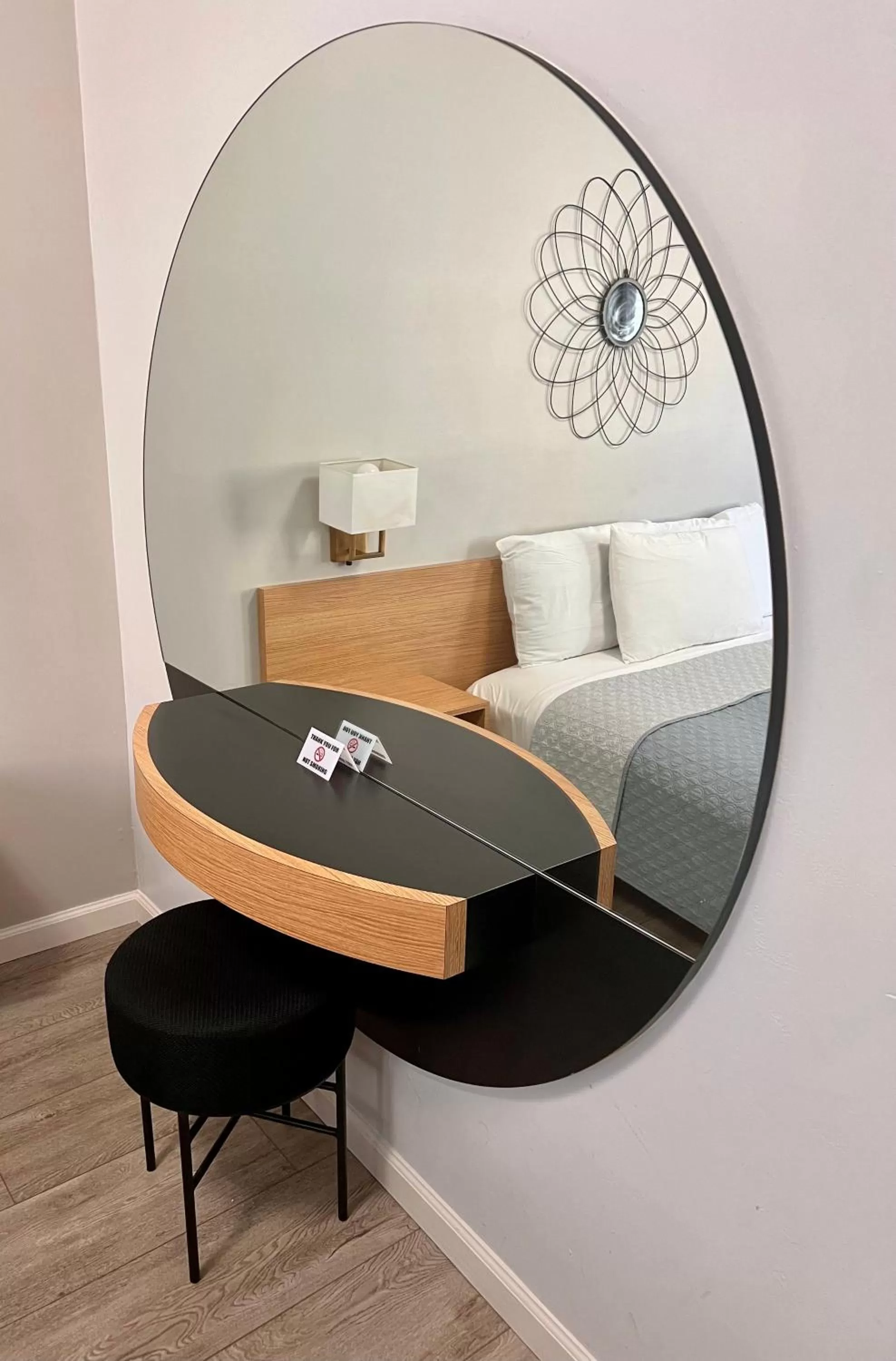 Seating area, Bed in Touchstone Hotel - City Center