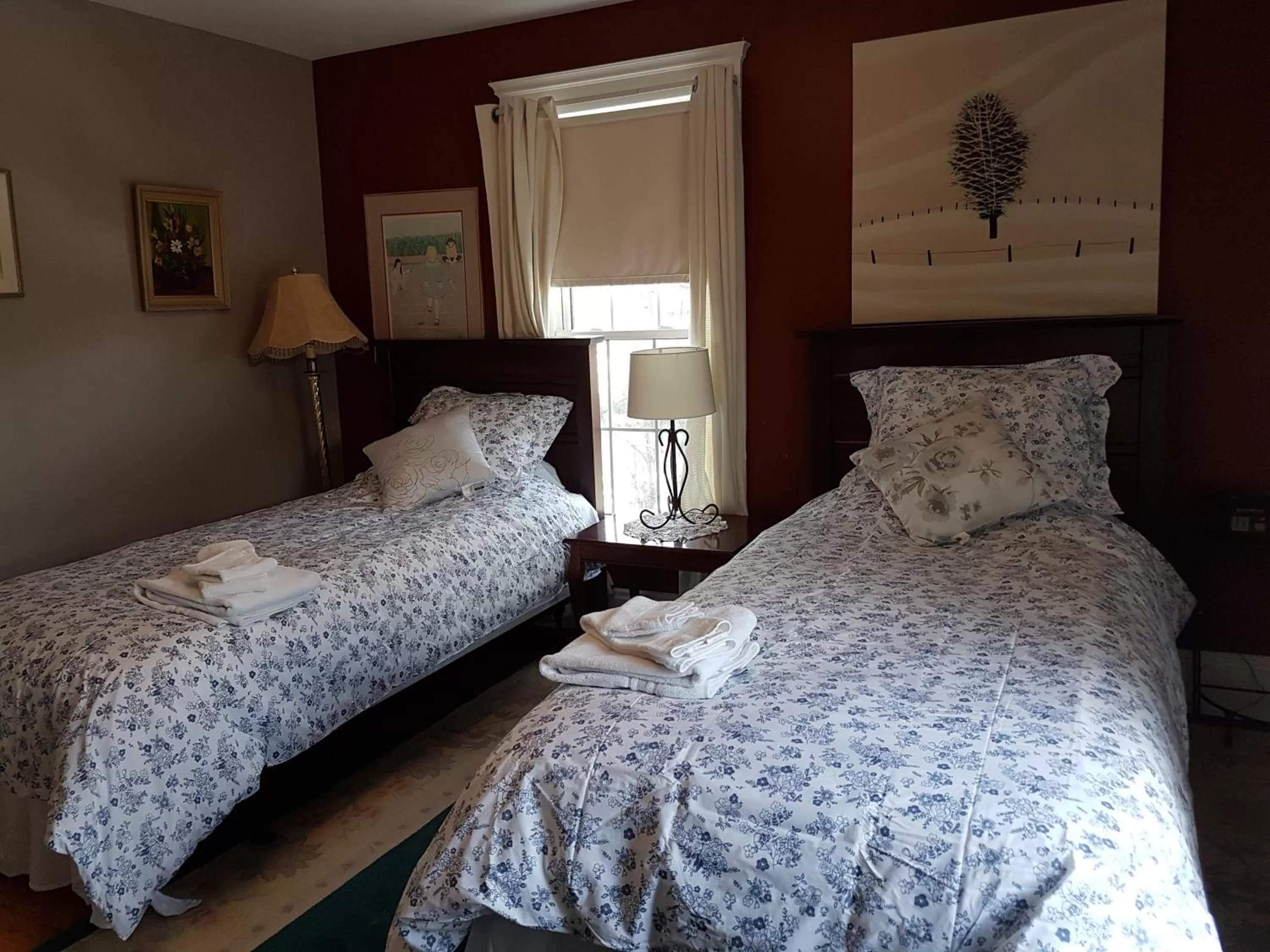 Bed in Ye Olde Walkerville Bed & Breakfast