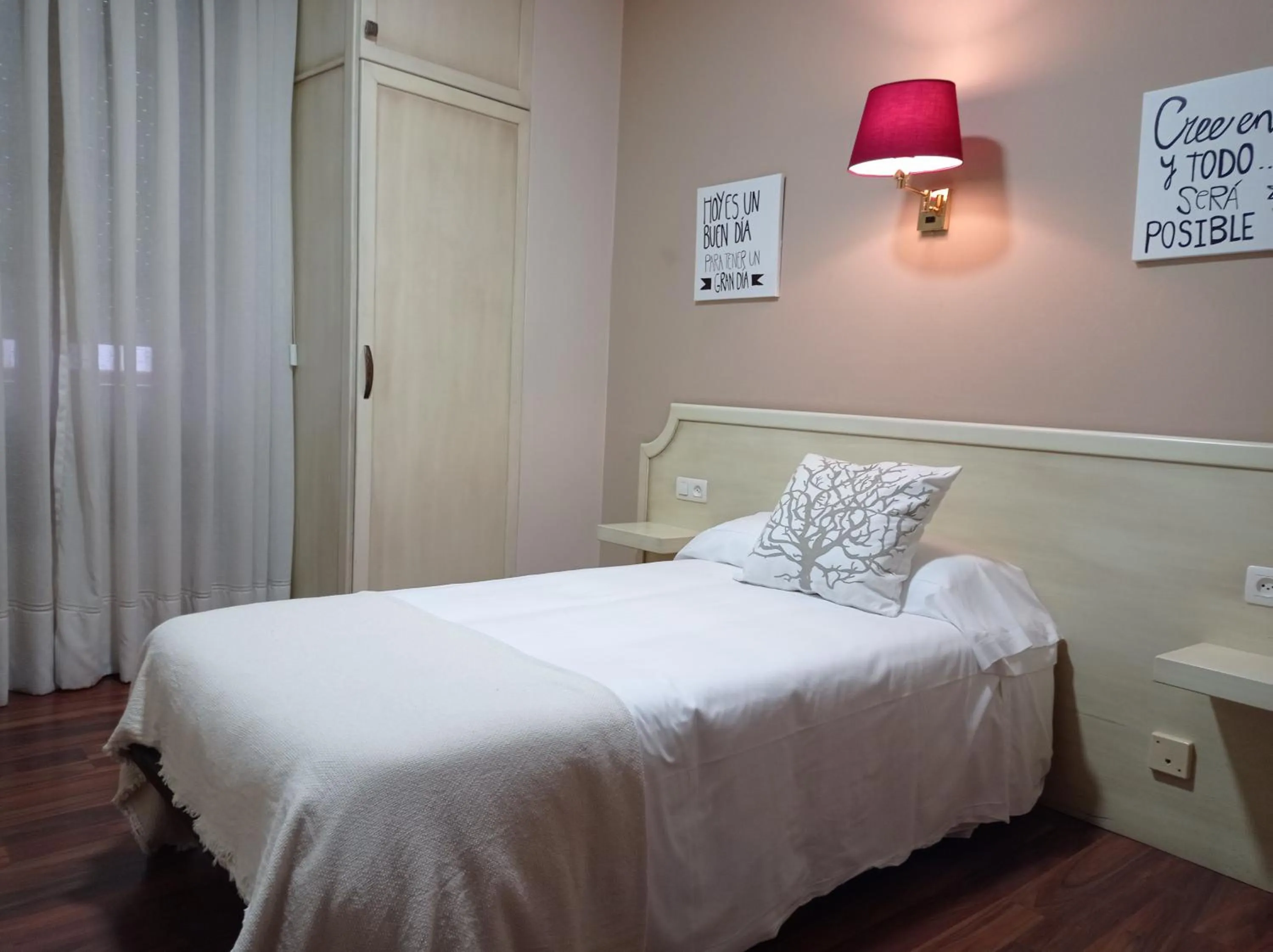 Bedroom, Bed in Hotel Los Robles