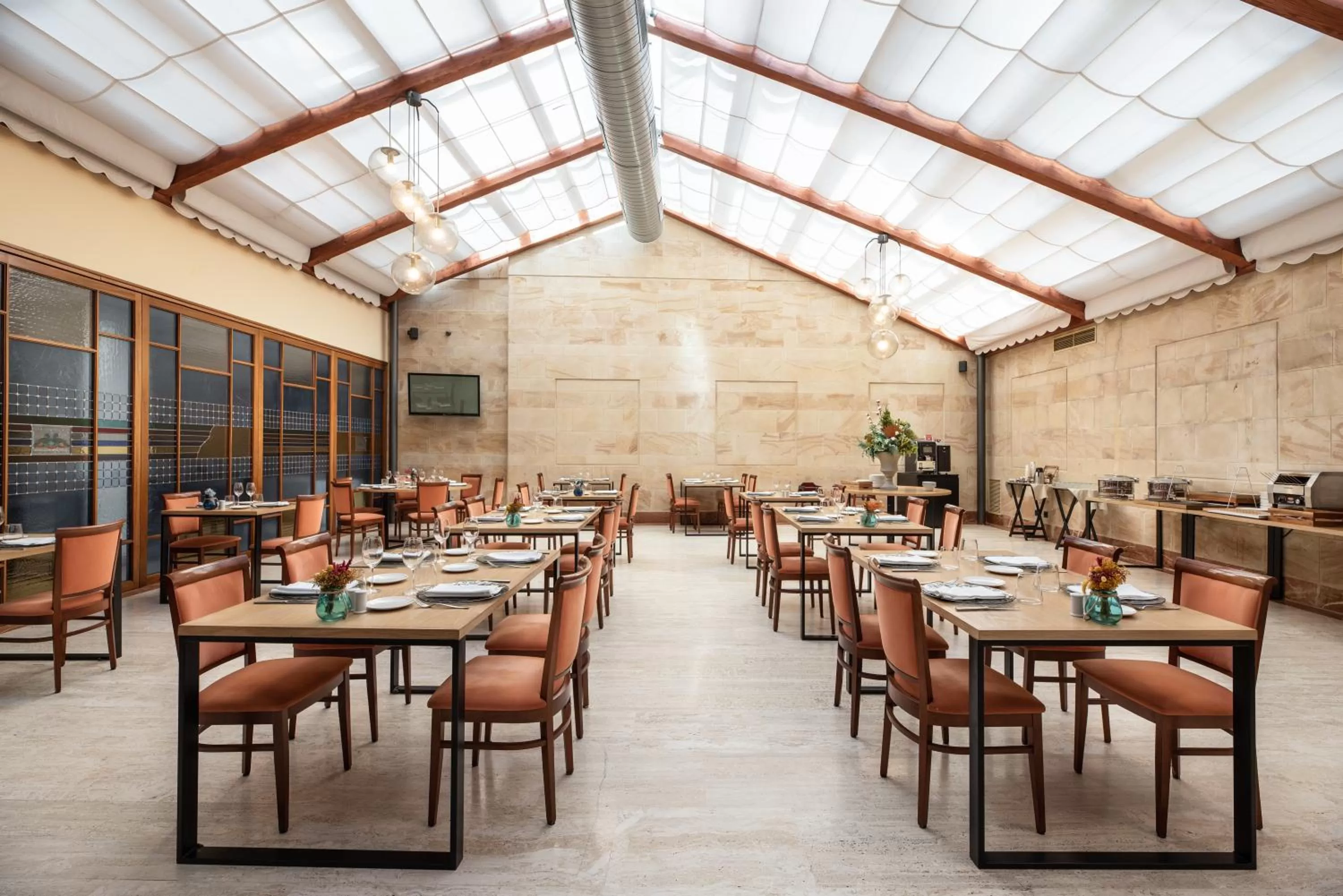 Restaurant/places to eat in Exe Astur Plaza