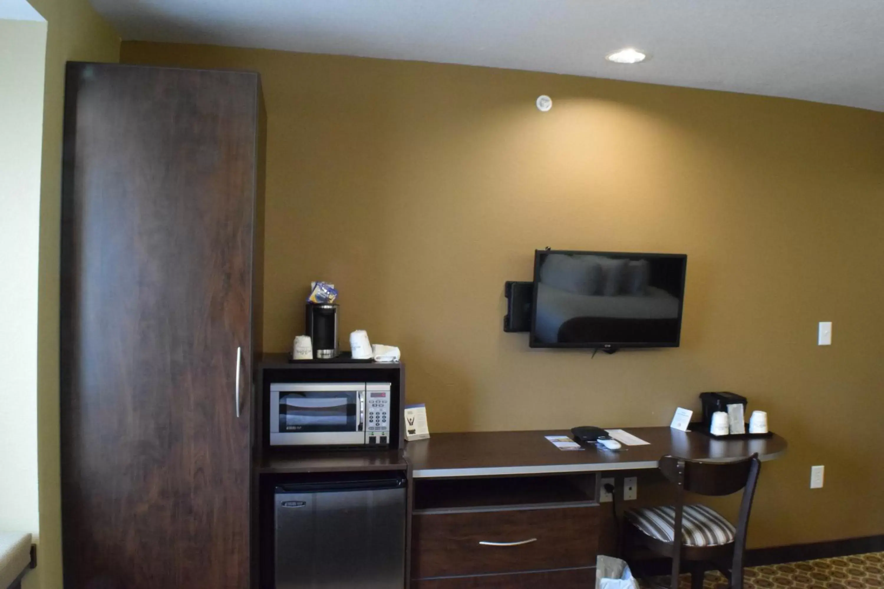 Queen Room - Disability Access/Non-Smoking in Microtel Inn and Suites Pecos Queen Room - Disability Access/Non-Smoking in Microtel Inn and Suites Pecos