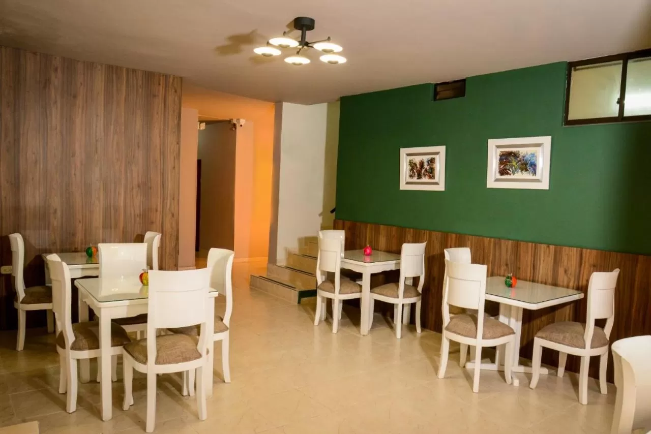 Restaurant/Places to Eat in Hotel Prado 34 West