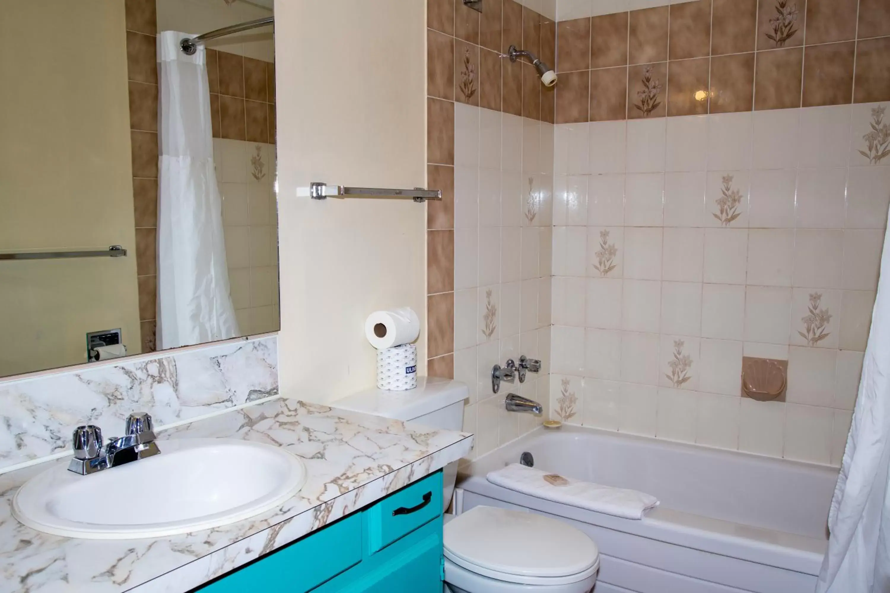 Courtyard Deluxe Queen in Bowmont Motel Courtyard Deluxe Queen in Bowmont Motel