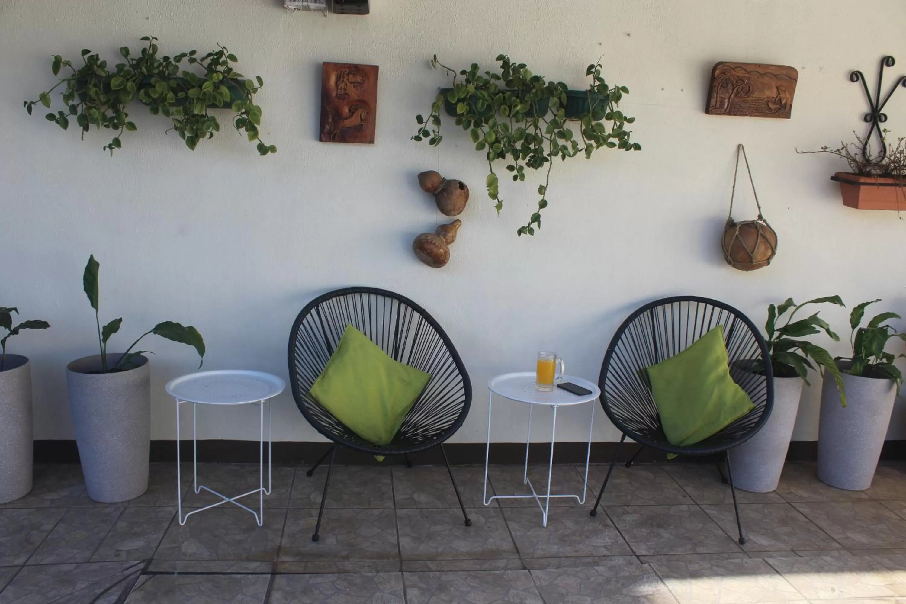 Seating area in Berlor Airport Inn