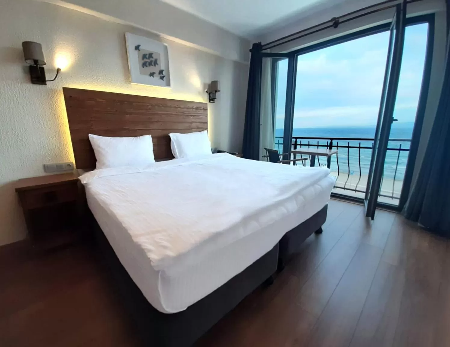 Bed in 8 Rooms Hotel