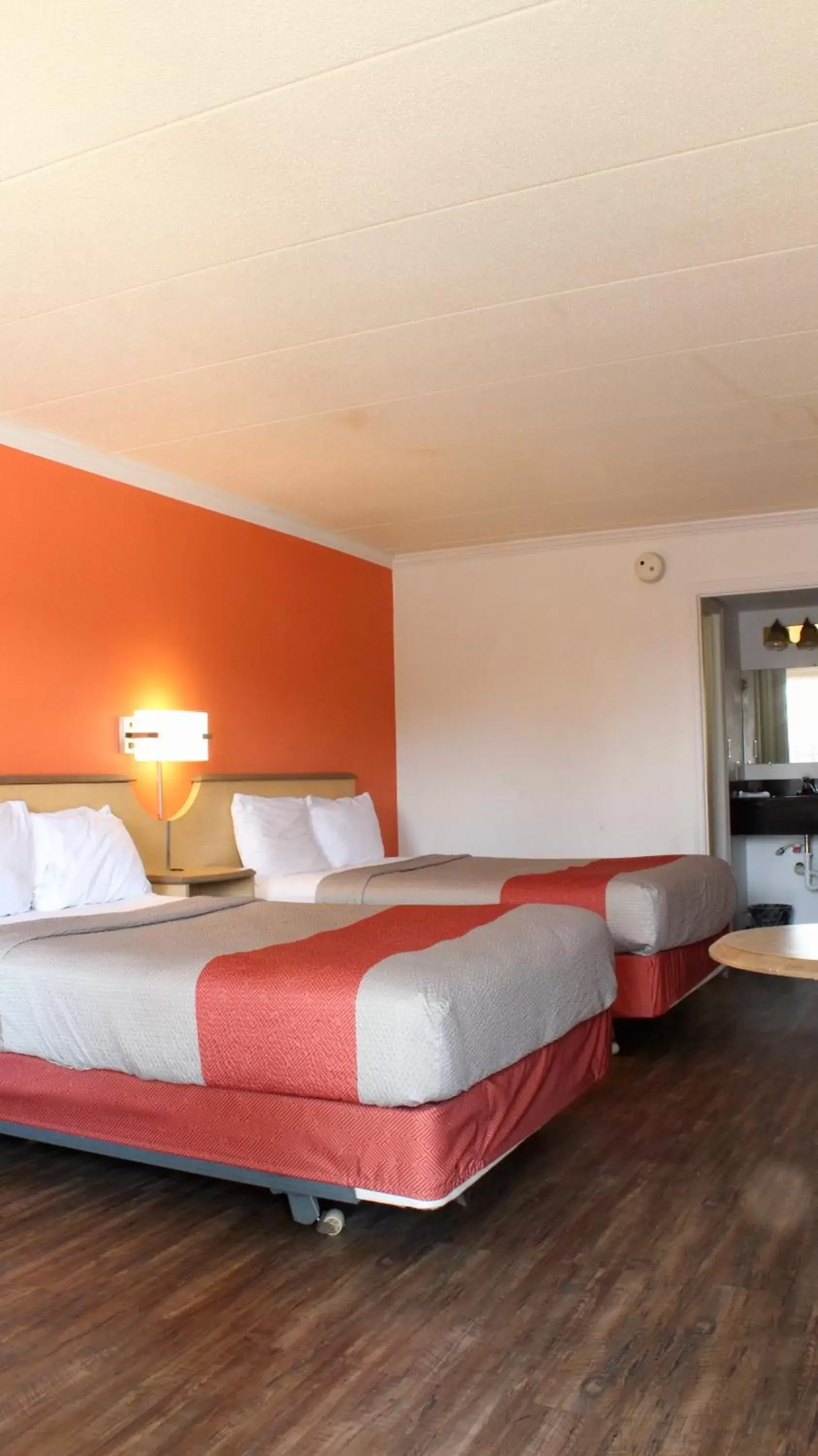 Deluxe Double Room - Non-Smoking in Motel 6-Dayton, OH Deluxe Double Room - Non-Smoking in Motel 6-Dayton, OH