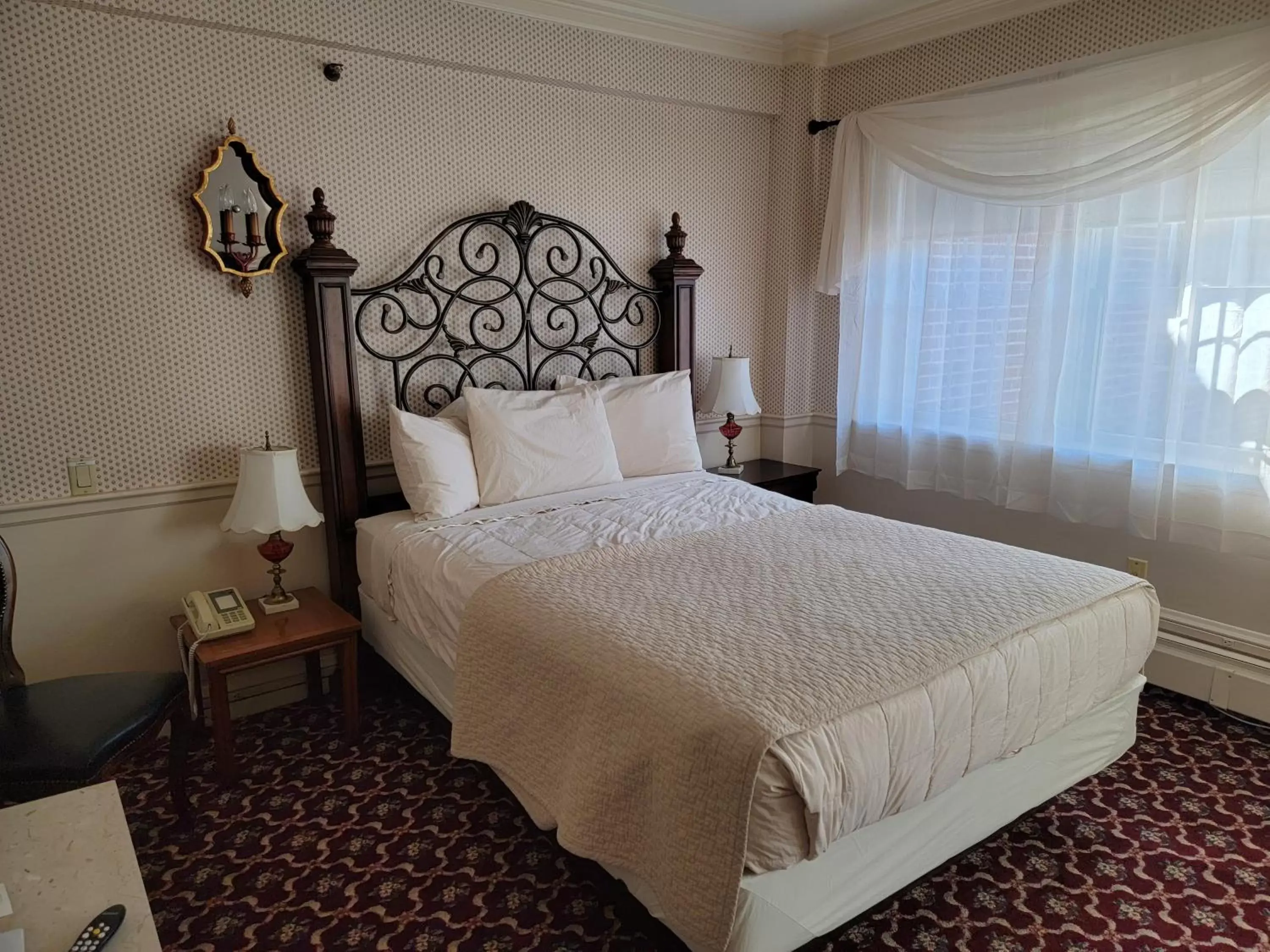 Standard Double Room in Lowell Inn Standard Double Room in Lowell Inn