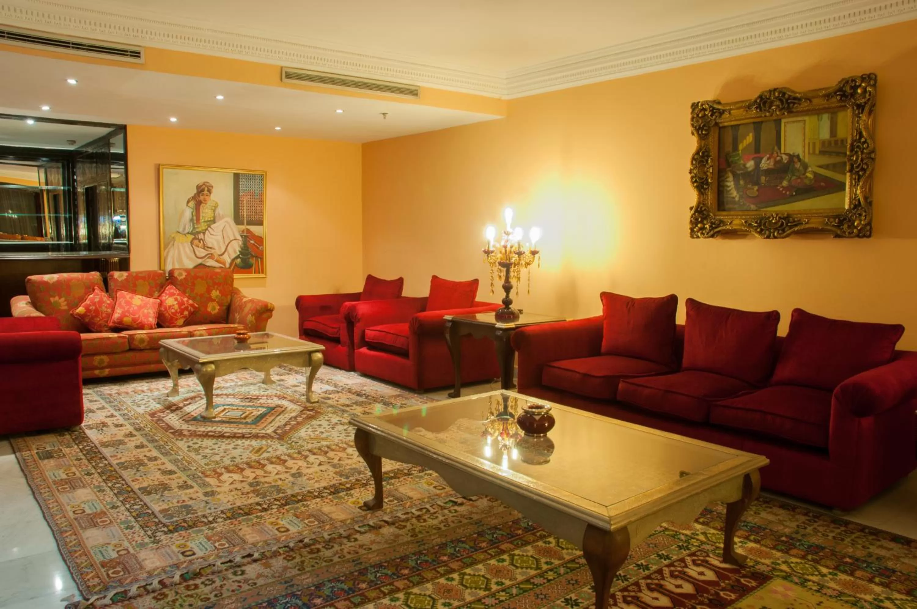 Communal lounge/ TV room in Royal Mirage Deluxe