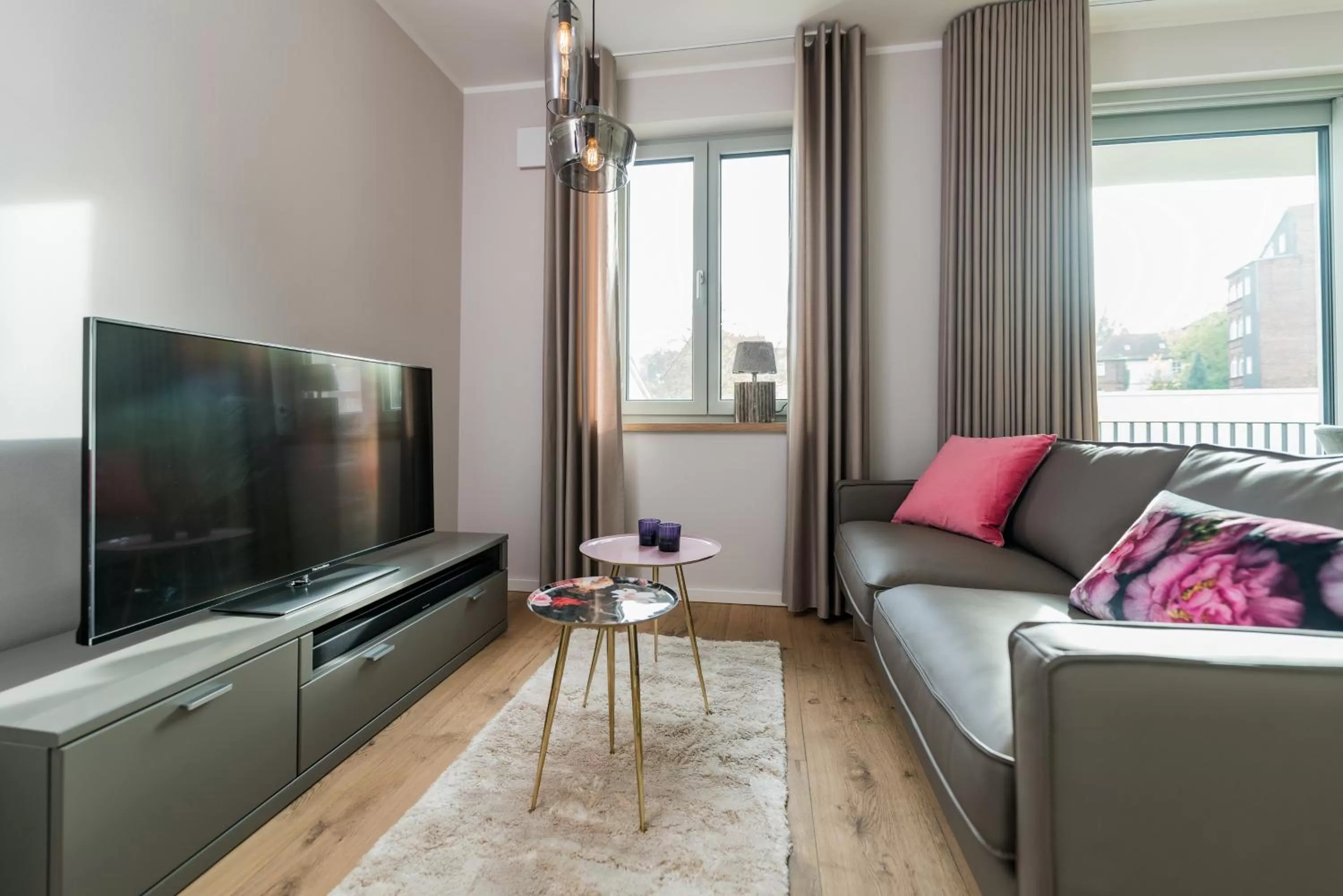 TV and multimedia, TV/Entertainment Center in Suites MITTE - Aparthotel