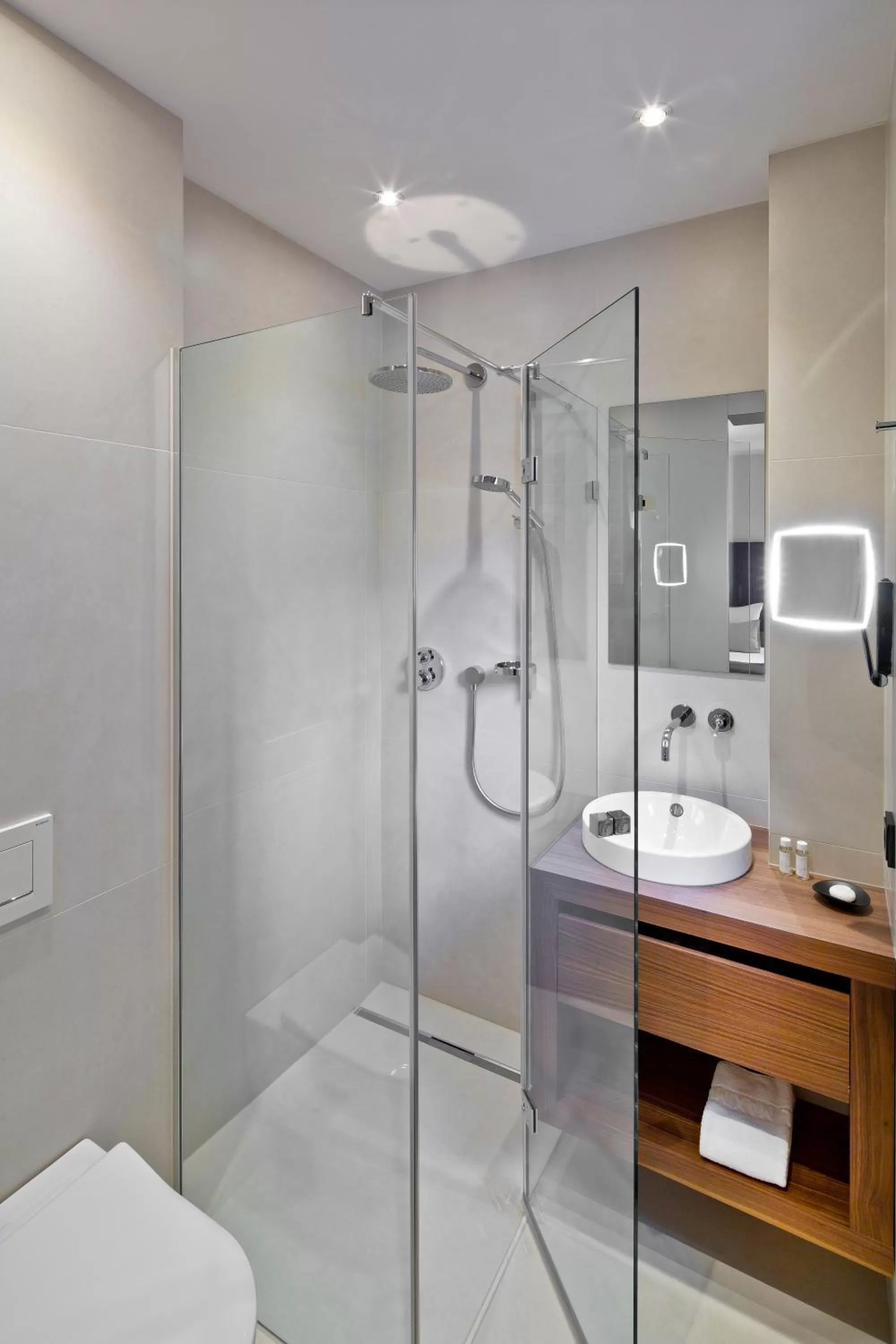 Shower in Hotel Maximilian - Stadthaus Penz