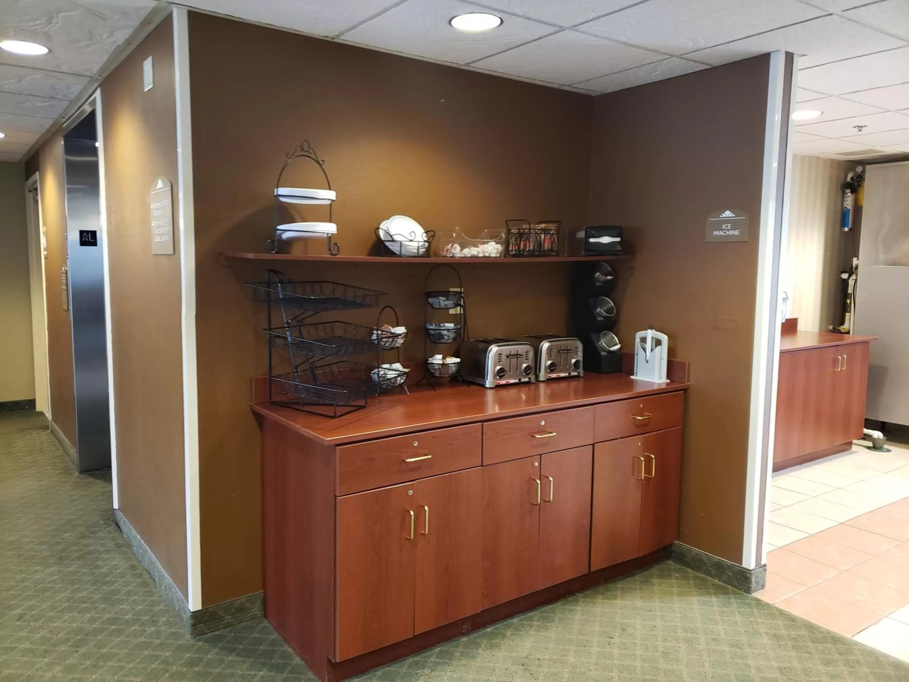 Food and drinks in Microtel Inn & Suites by Wyndham Dover New Hampshire