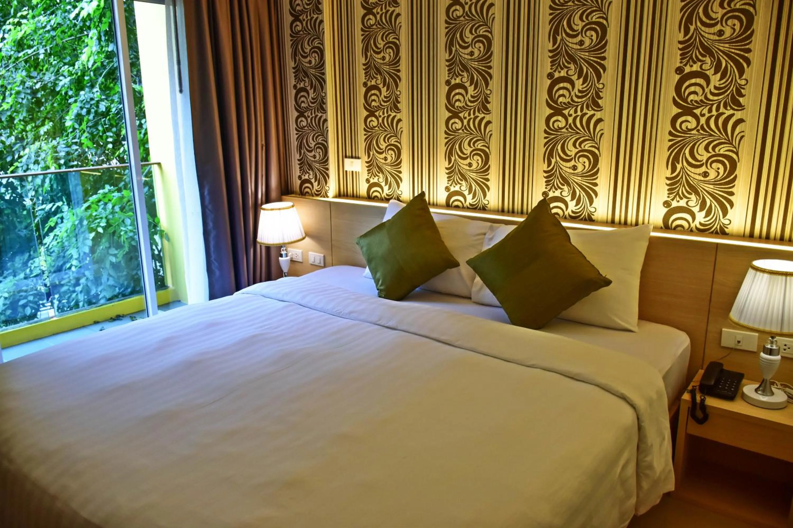 cot, Bed in Ocean and Ole Patong