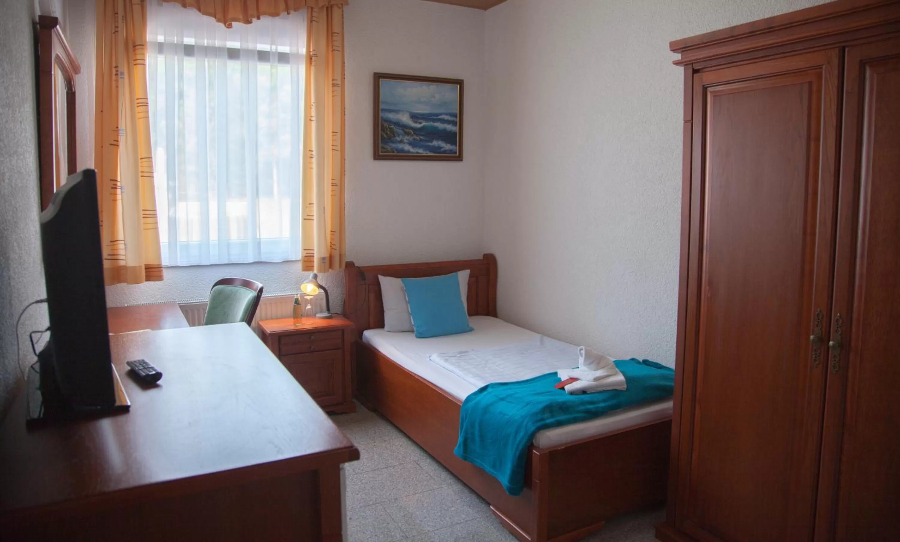 Photo of the whole room, Bed in Hotel Atlantis