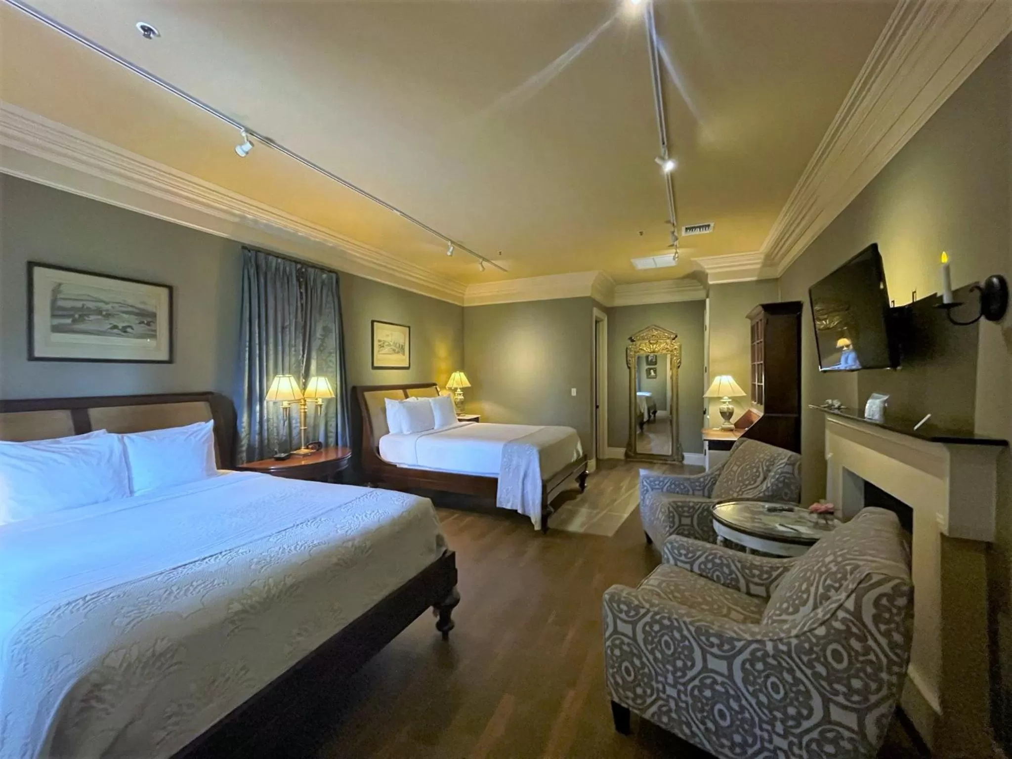 Photo of the whole room, Bed in The Inn at Houmas House Estate