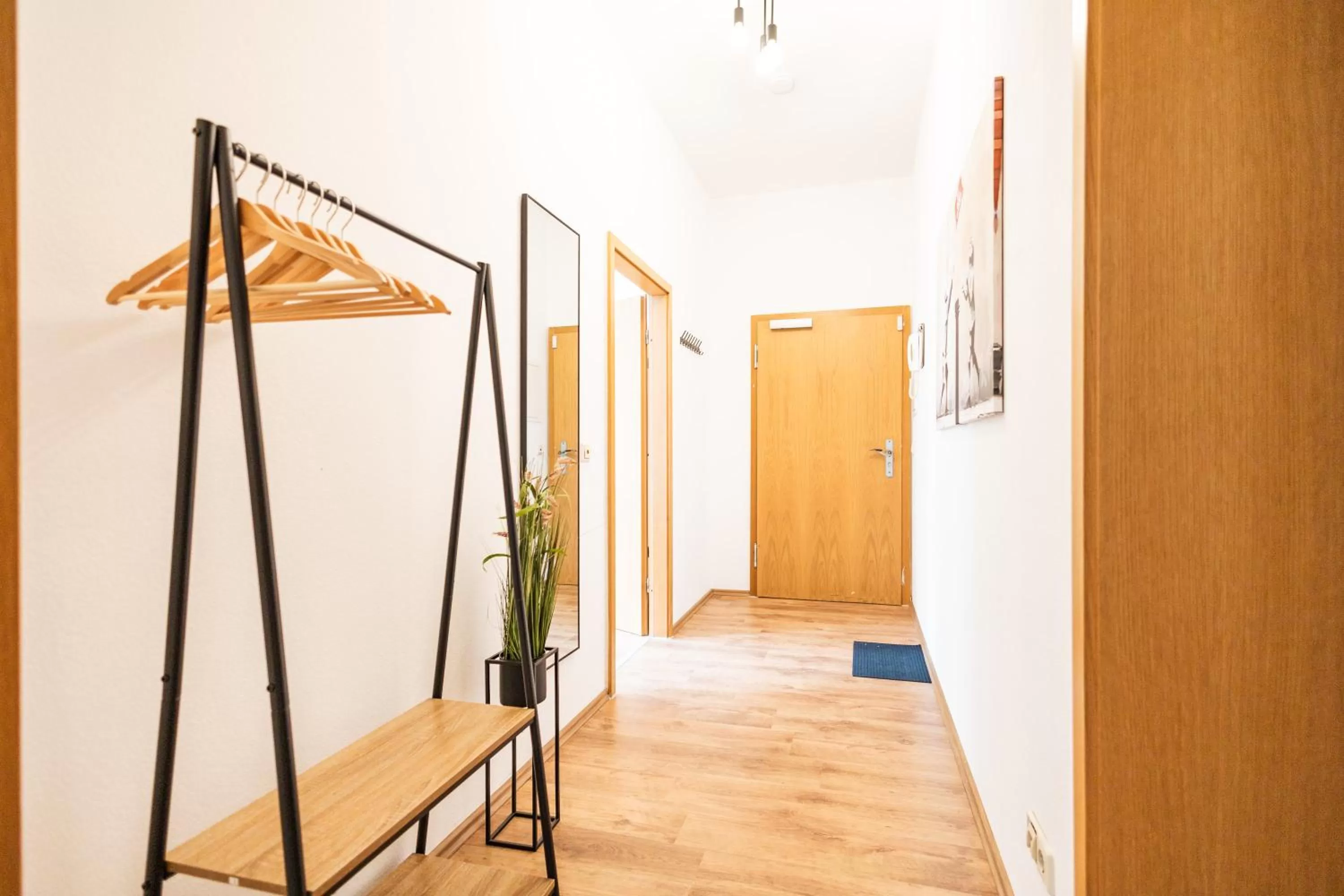 wardrobe in Ko-Living Space an der Oper - Street Art Design Apartments