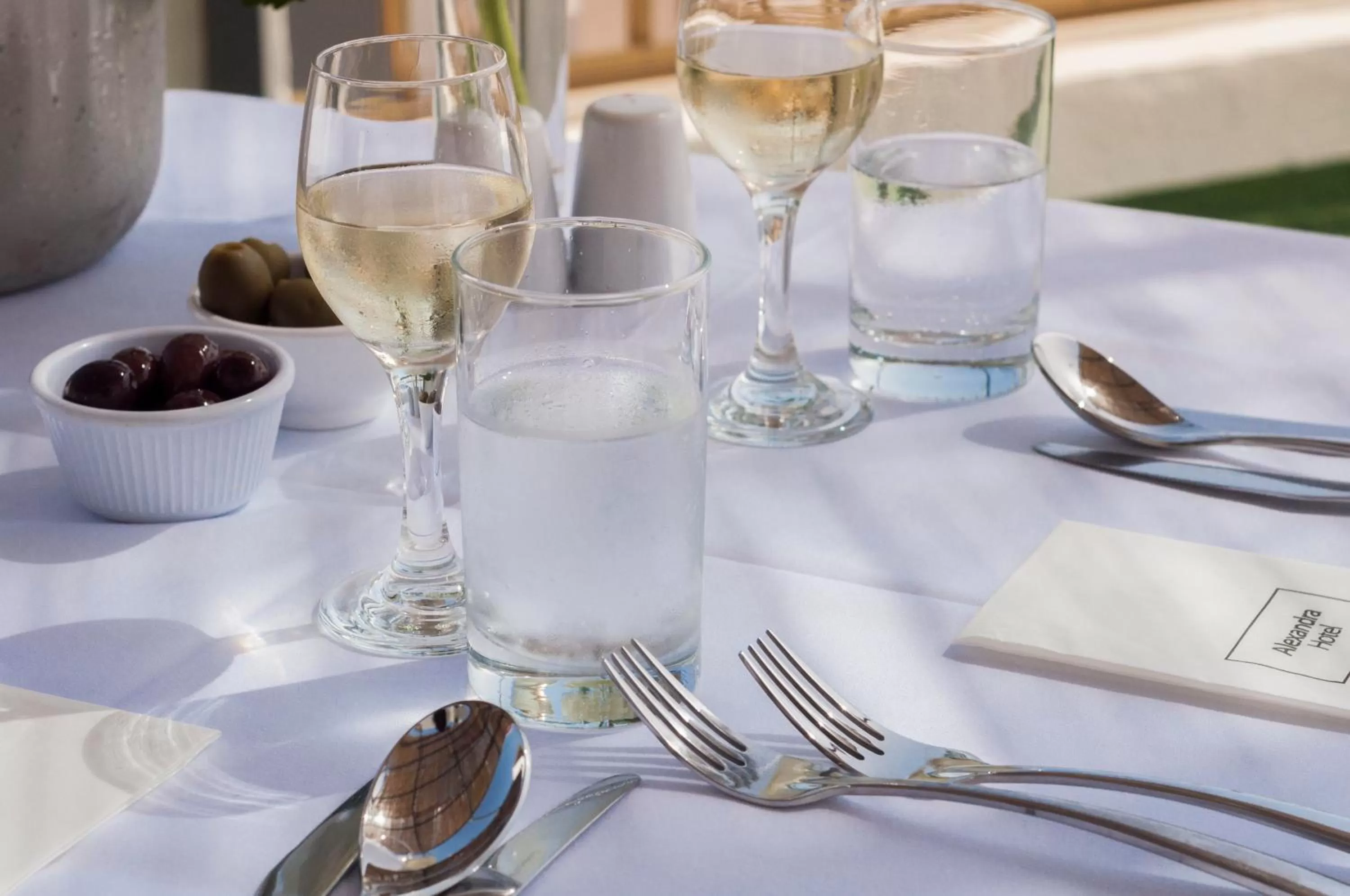 Restaurant/places to eat in Alexandra Hotel