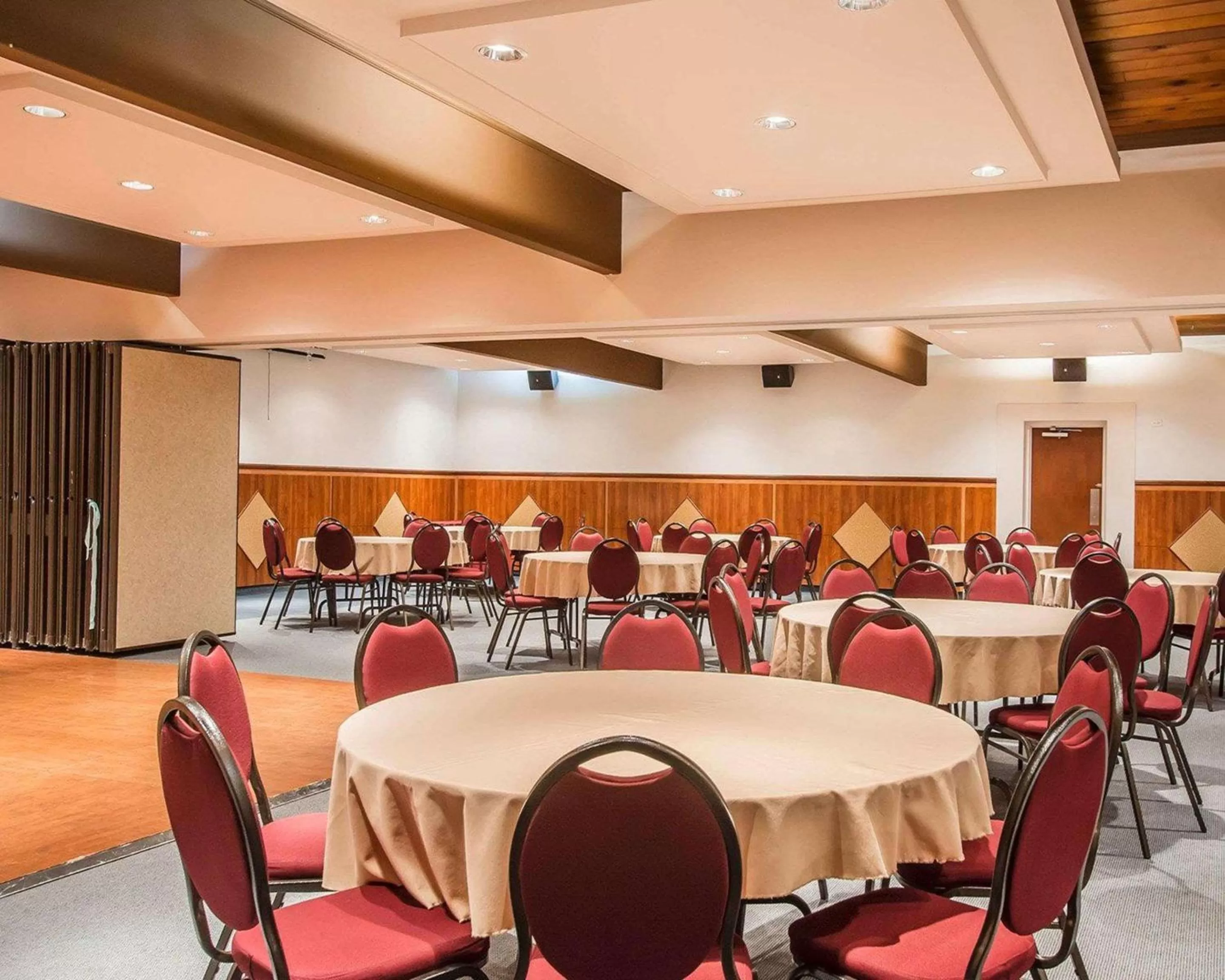 On site, Restaurant/Places to Eat in Econo Lodge Forestville