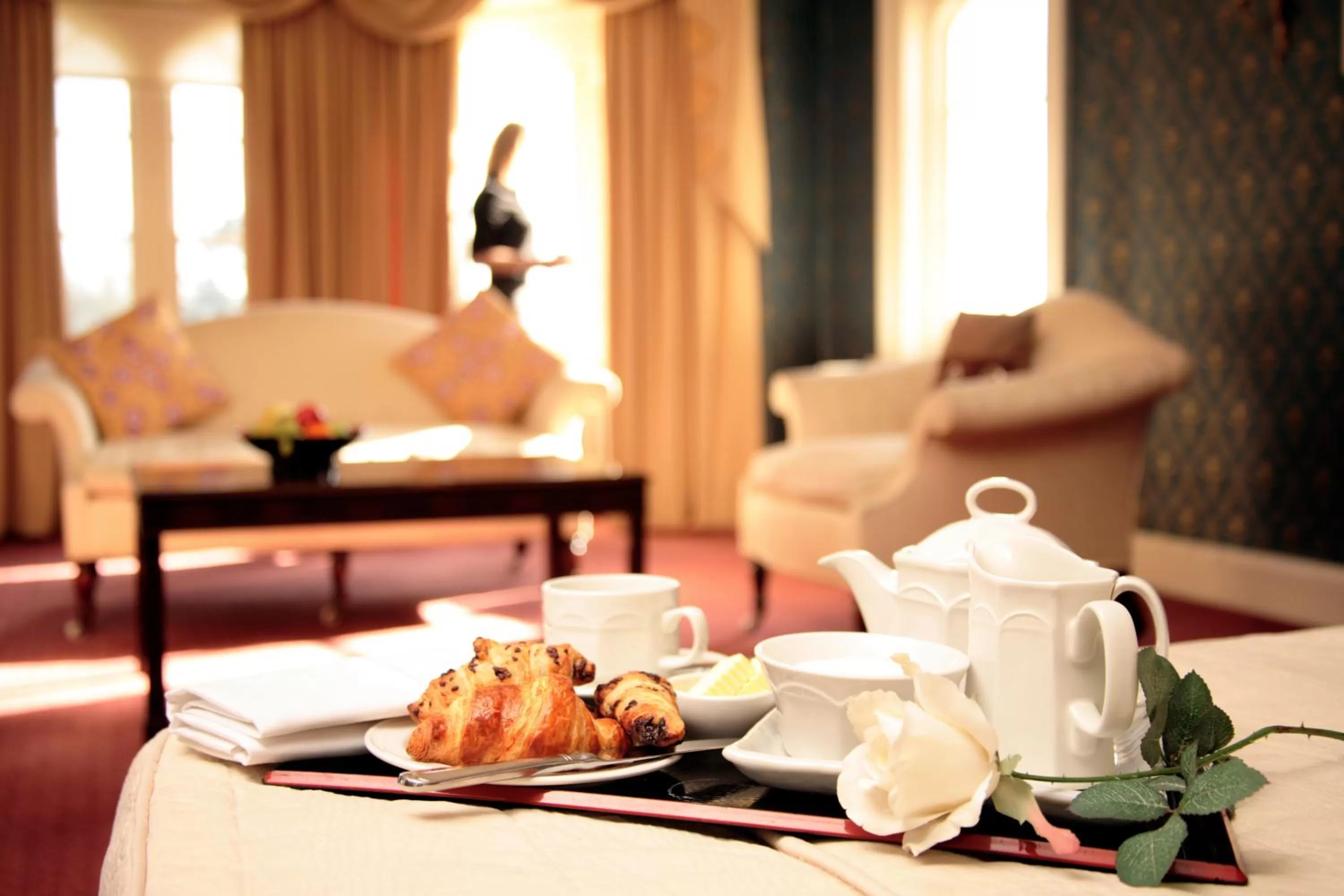 Bed in Donnington Grove Hotel & Golf Club