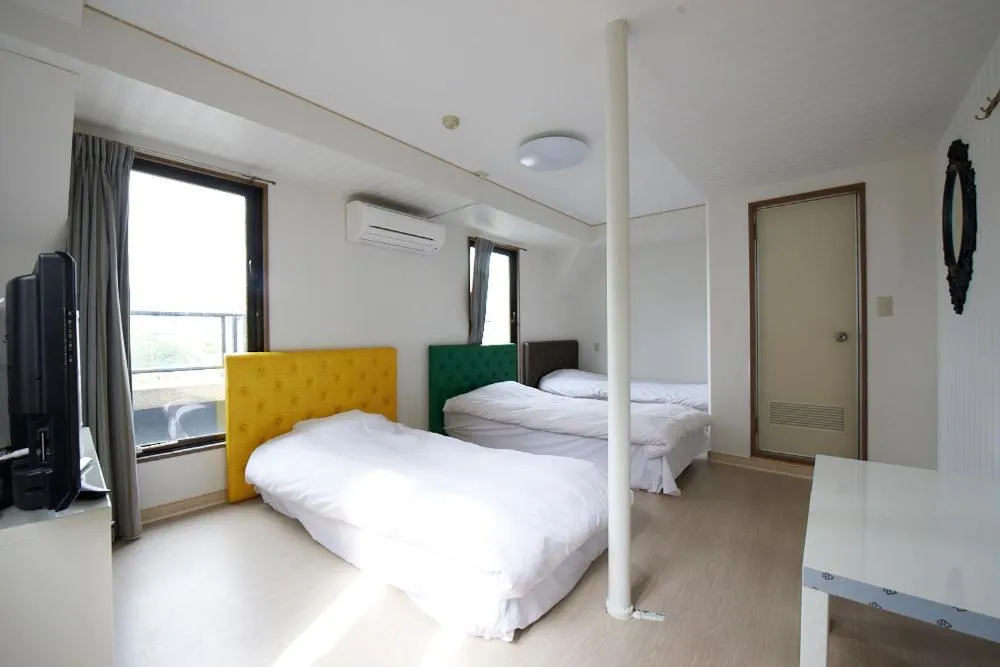 Photo of the whole room in Hotel Empire in Shinjuku