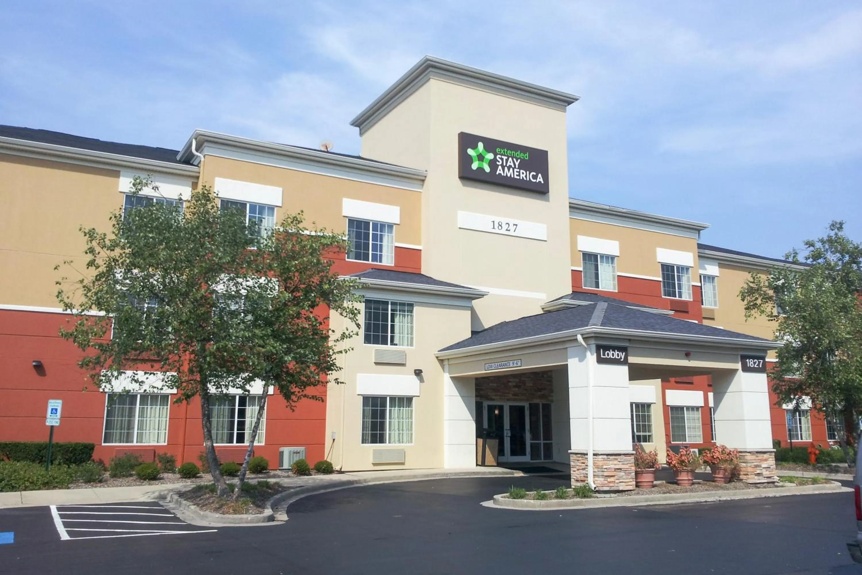 Property building in Extended Stay America Select Suites - Chicago - Naperville - East