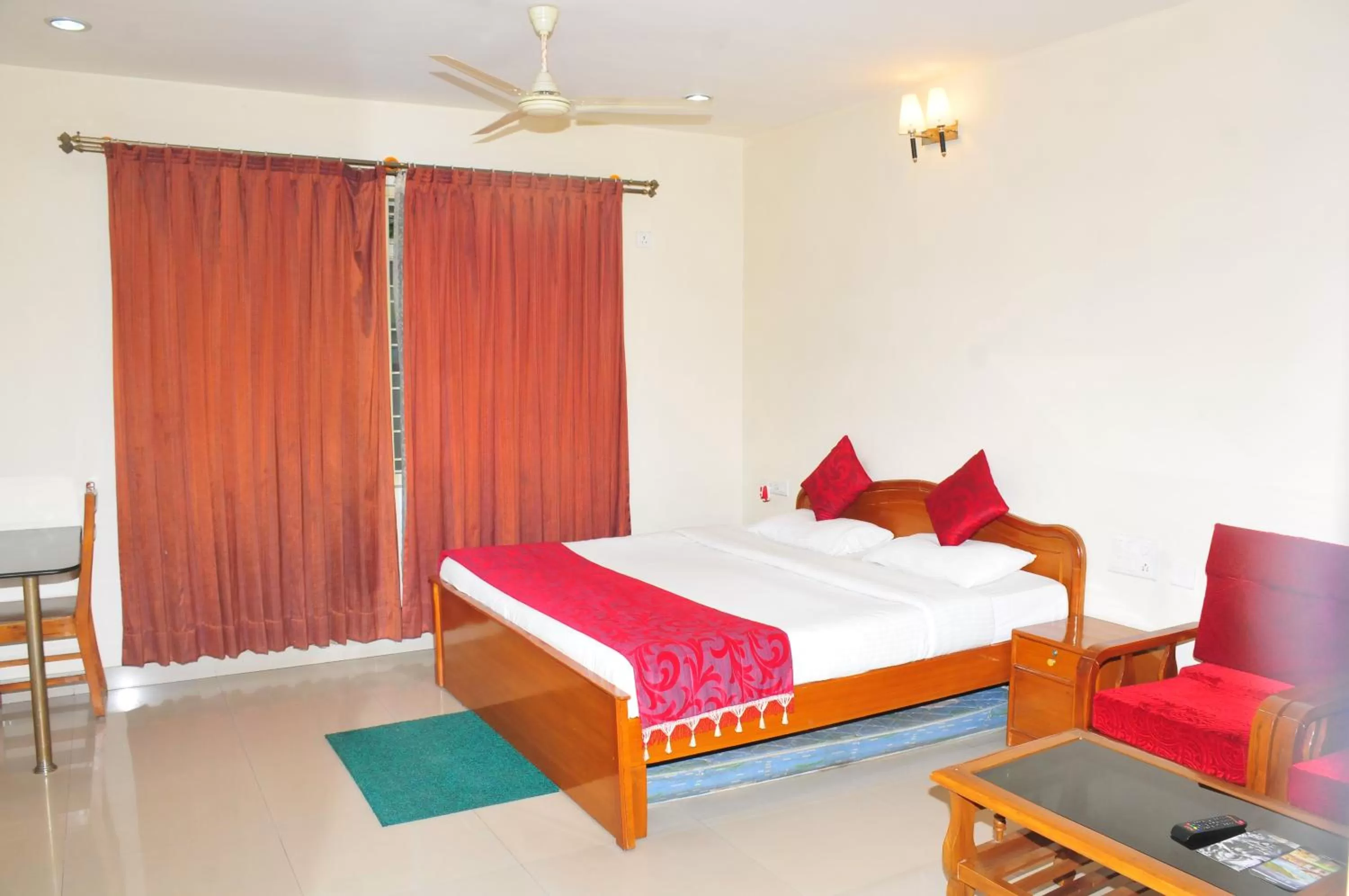 Bed in KSTDC Hotel Mayura Velapuri Belur