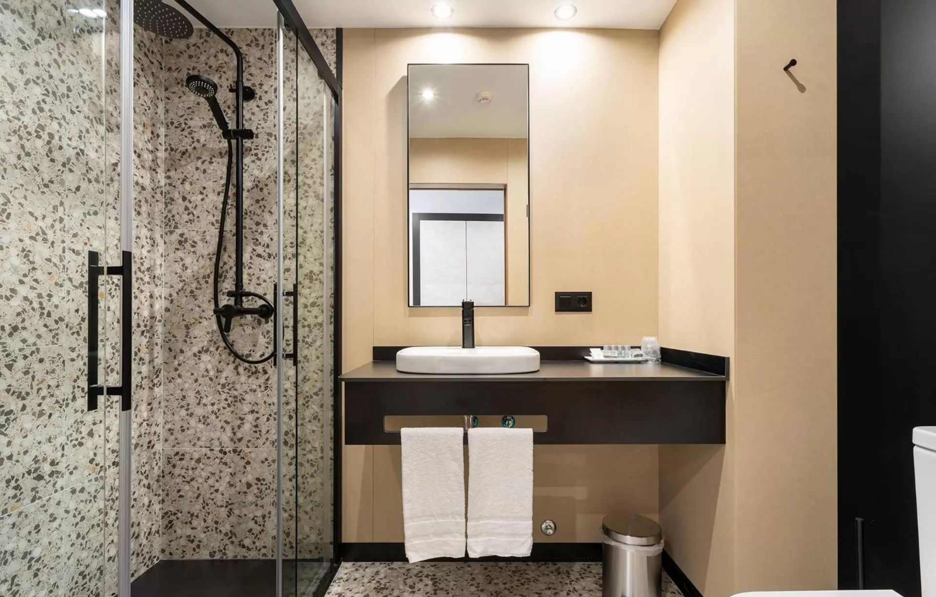 Shower in Hotel Costa Atlántica