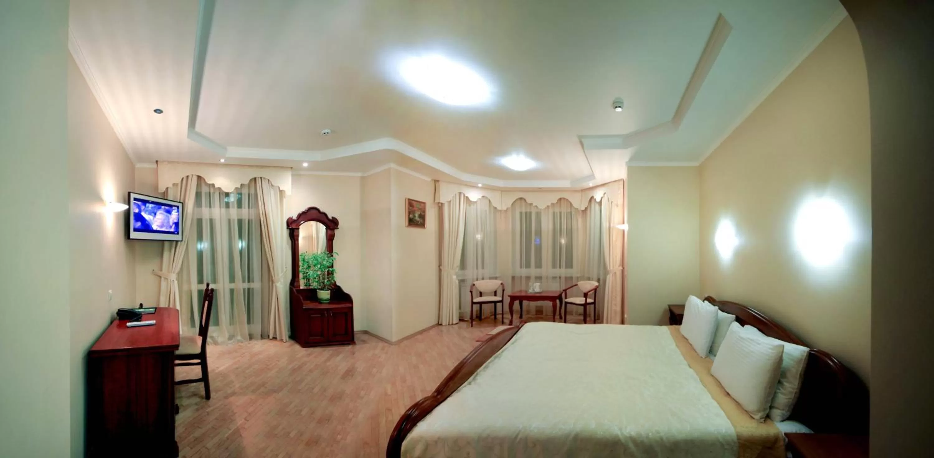 Photo of the whole room in Red Stone