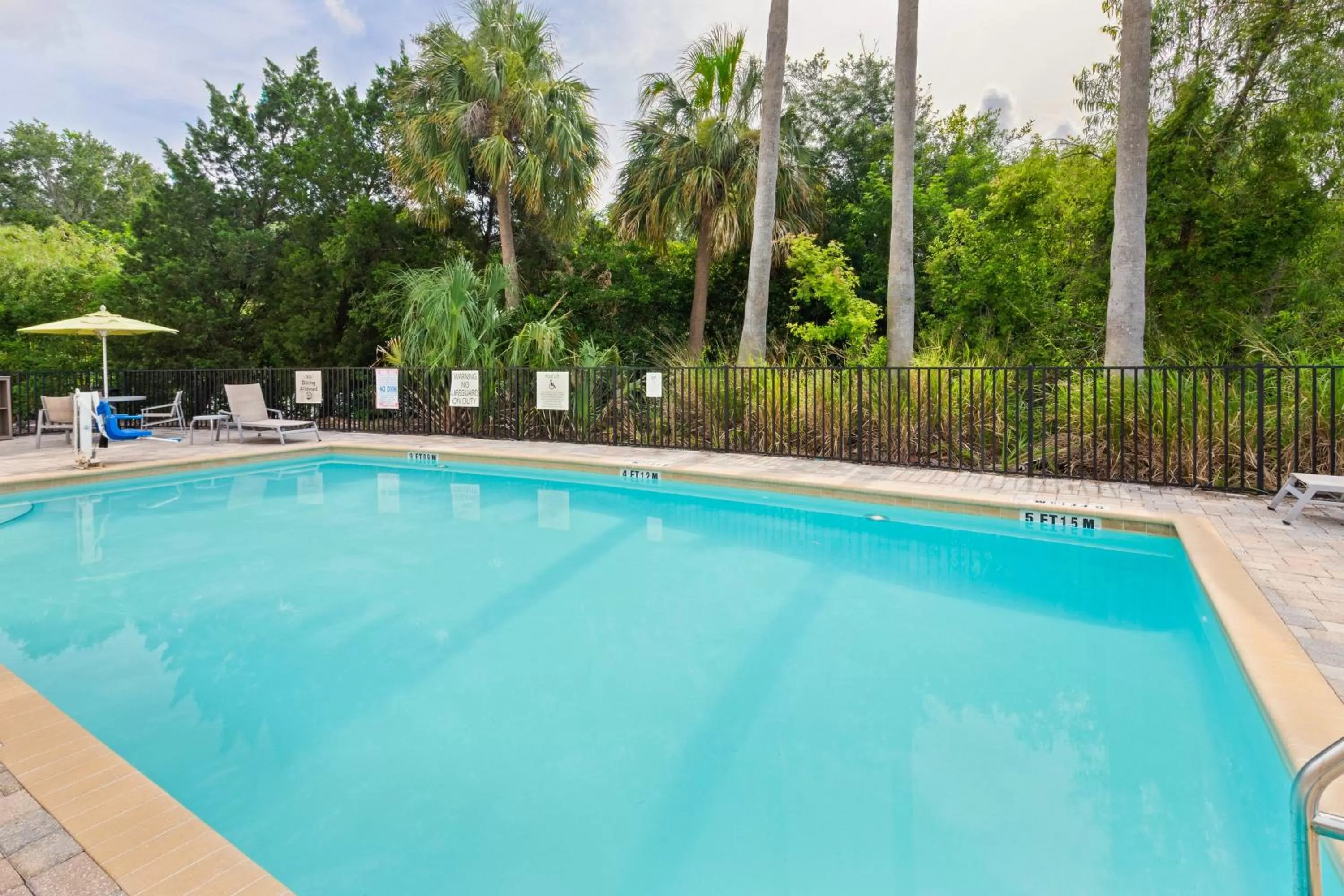 Swimming pool in Holiday Inn Express Hotel & Suites Largo-Clearwater by IHG