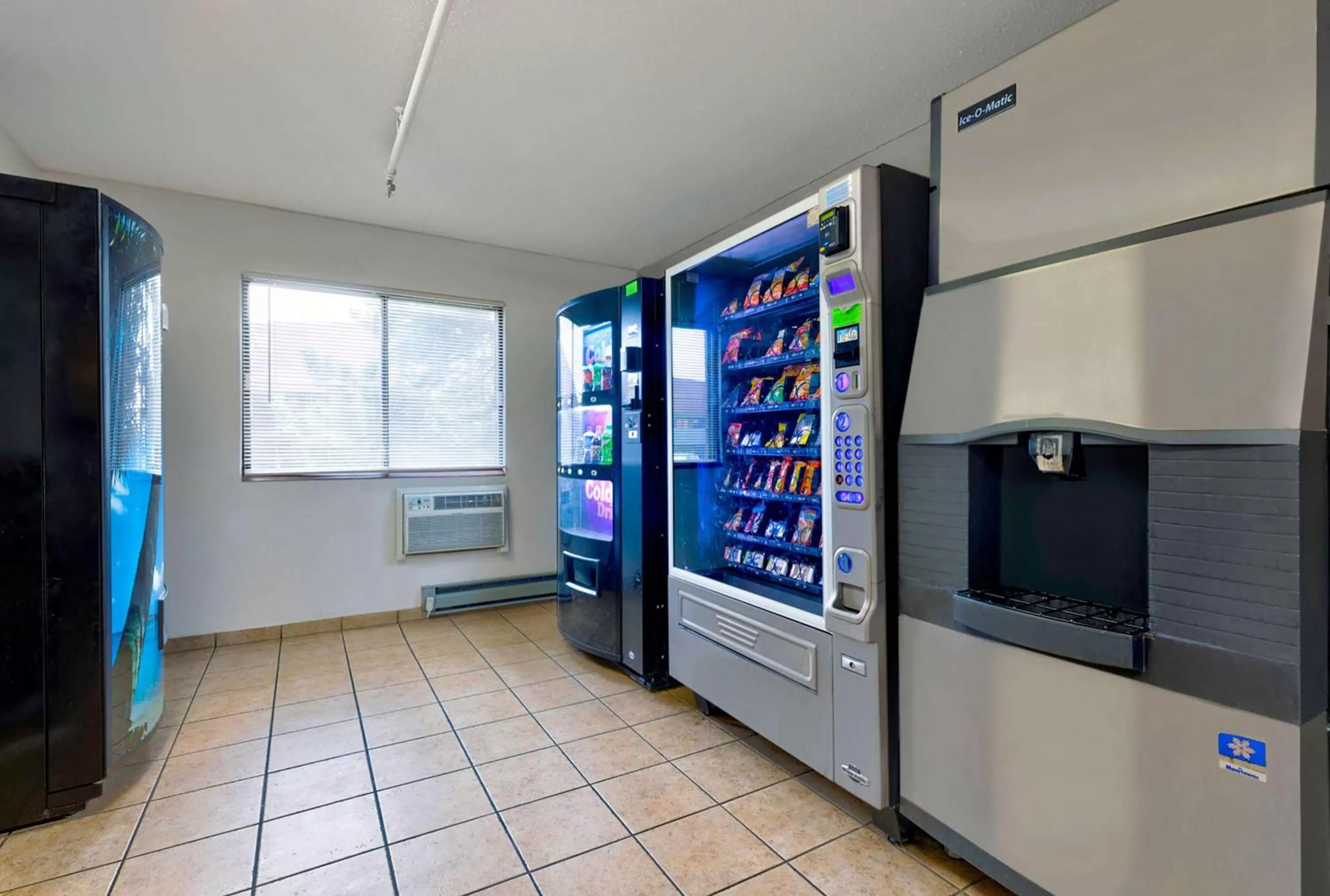 Property building in Motel 6-Oak Creek, WI