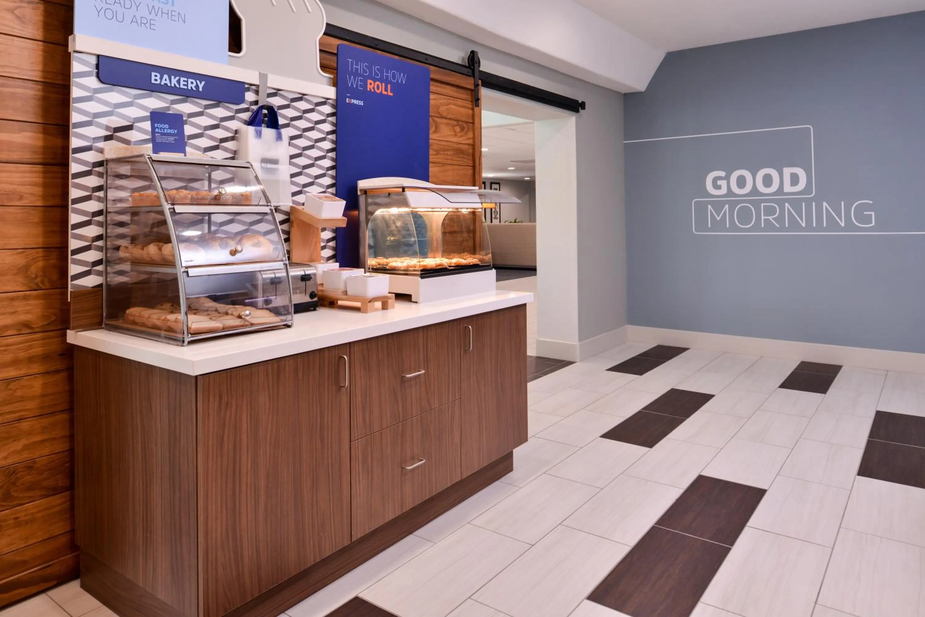 Breakfast in Holiday Inn Express Hotel & Suites Elgin by IHG