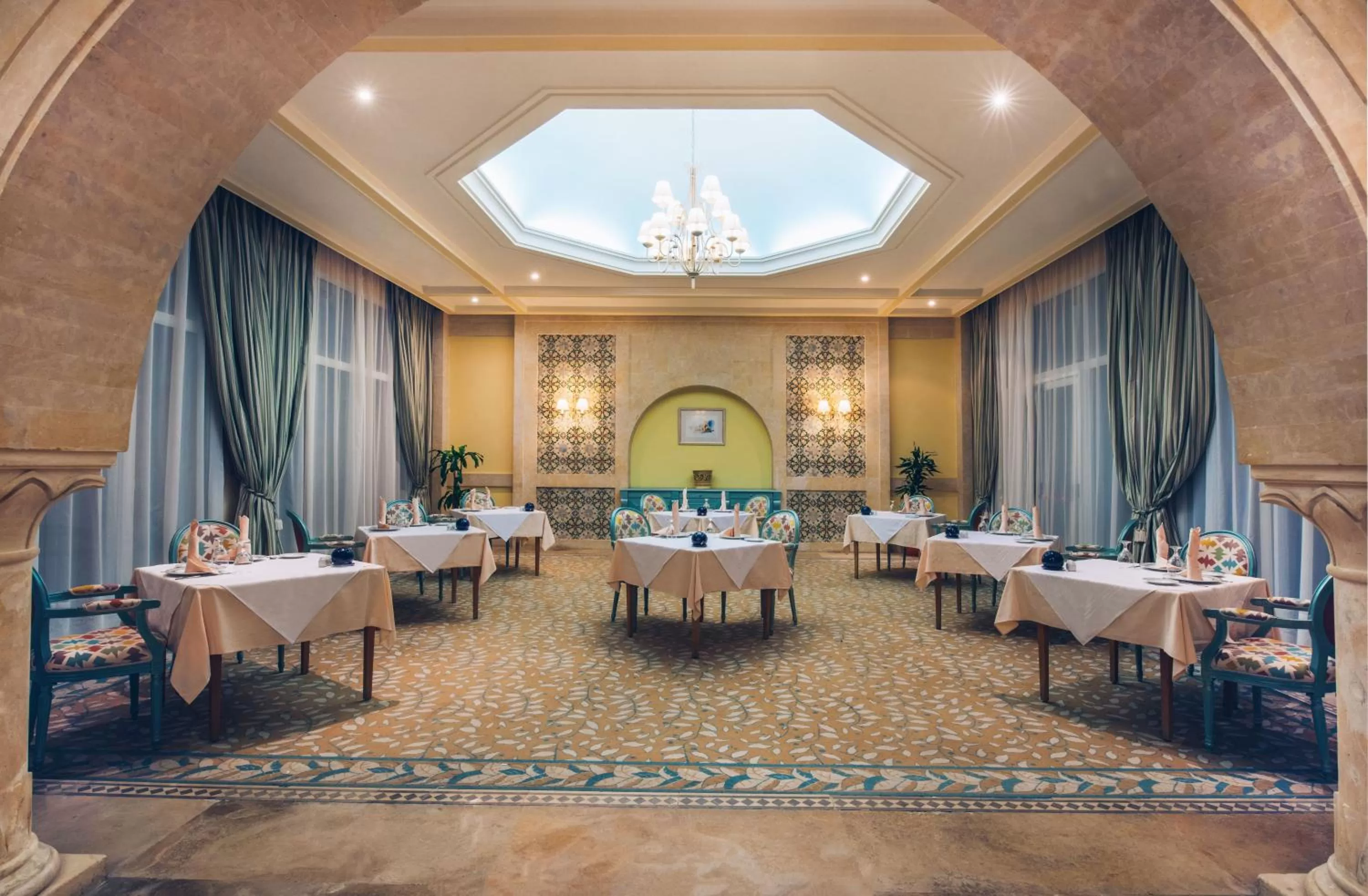 Restaurant/places to eat in Iberostar Waves Averroes