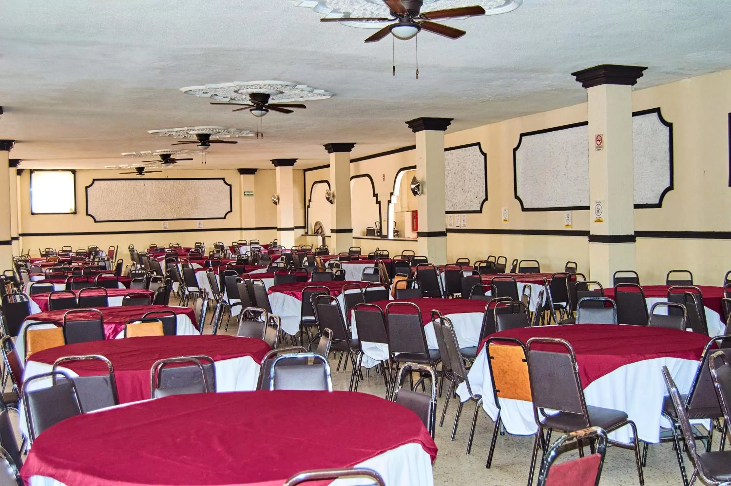 Meeting/conference room in Hotel del Alba Inn & Suites