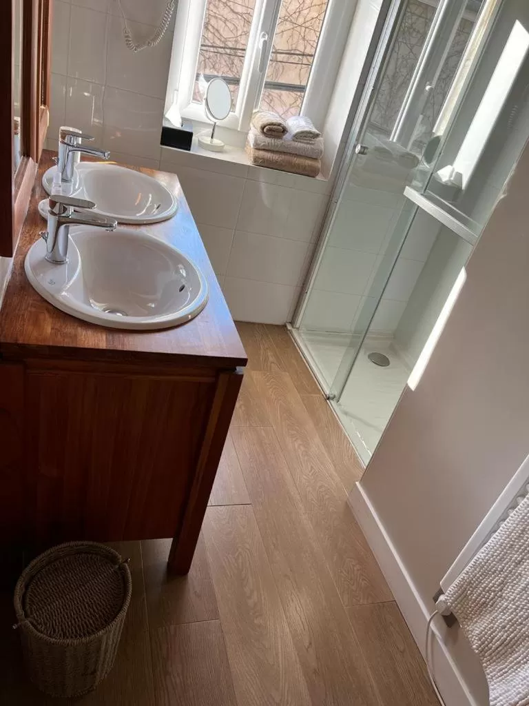 Bathroom in Chambres d'Hôtes Mado et Lulu