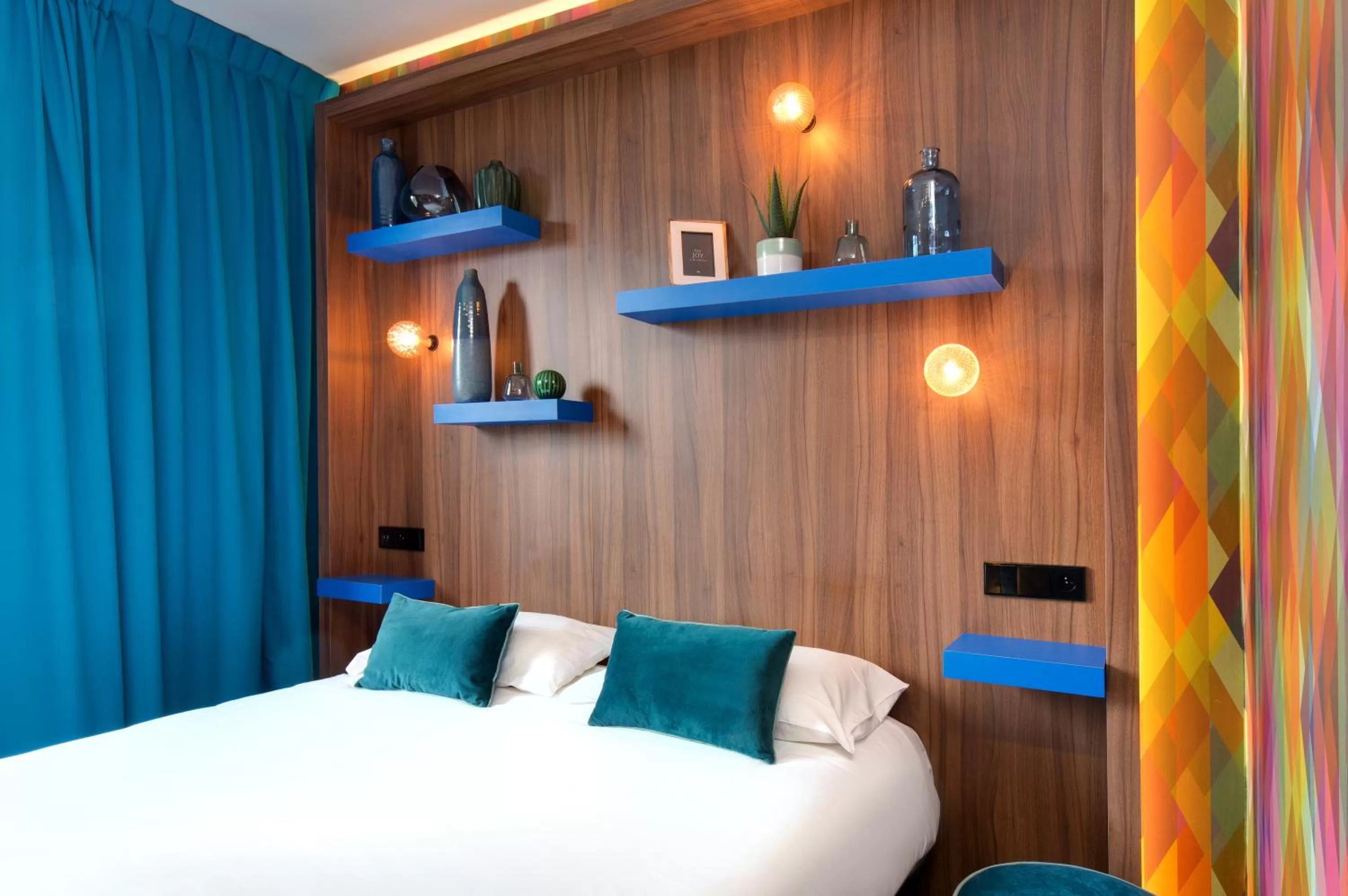 Bed in Hôtel Montmorency & Spa