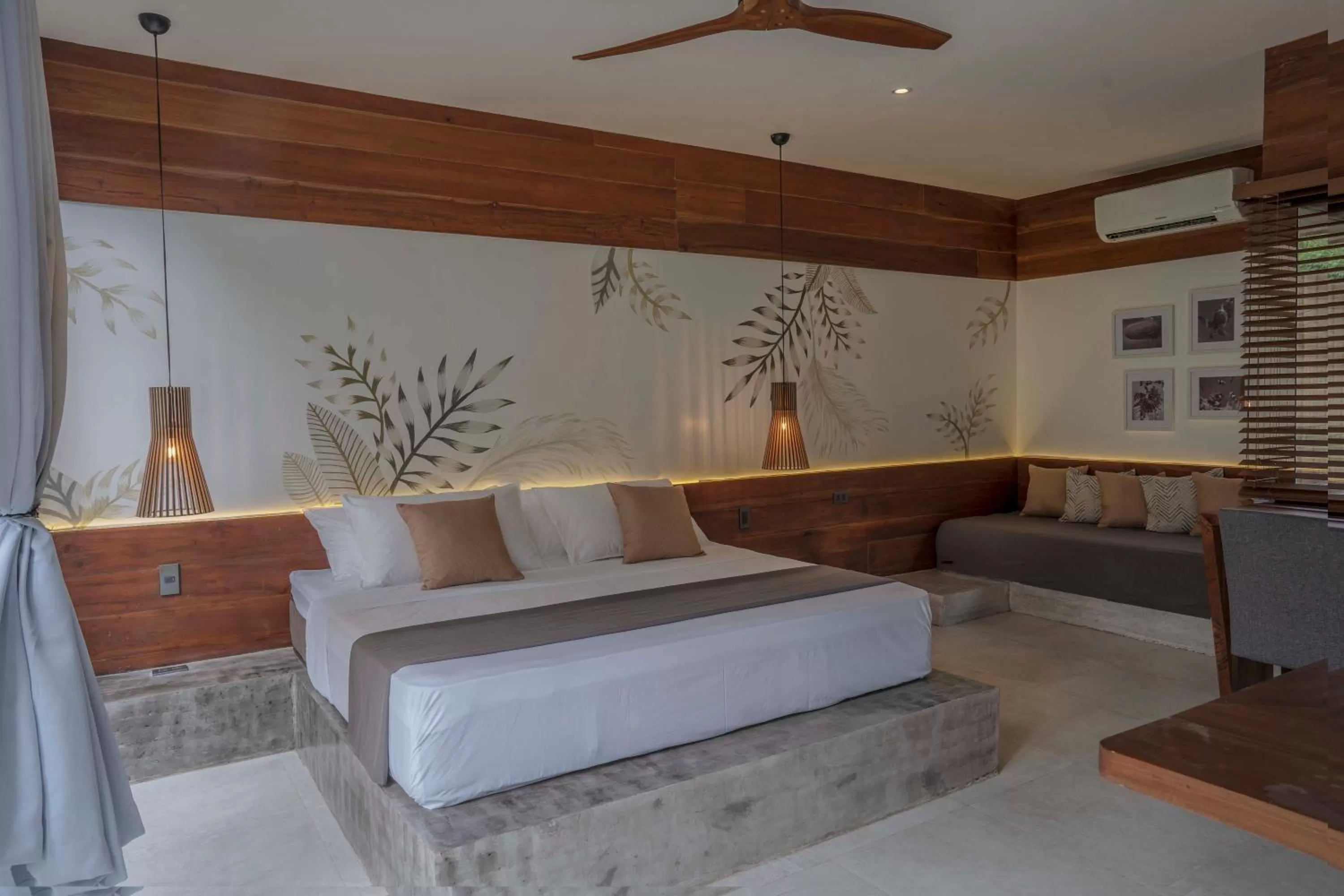 Bed in Bird of Paradise