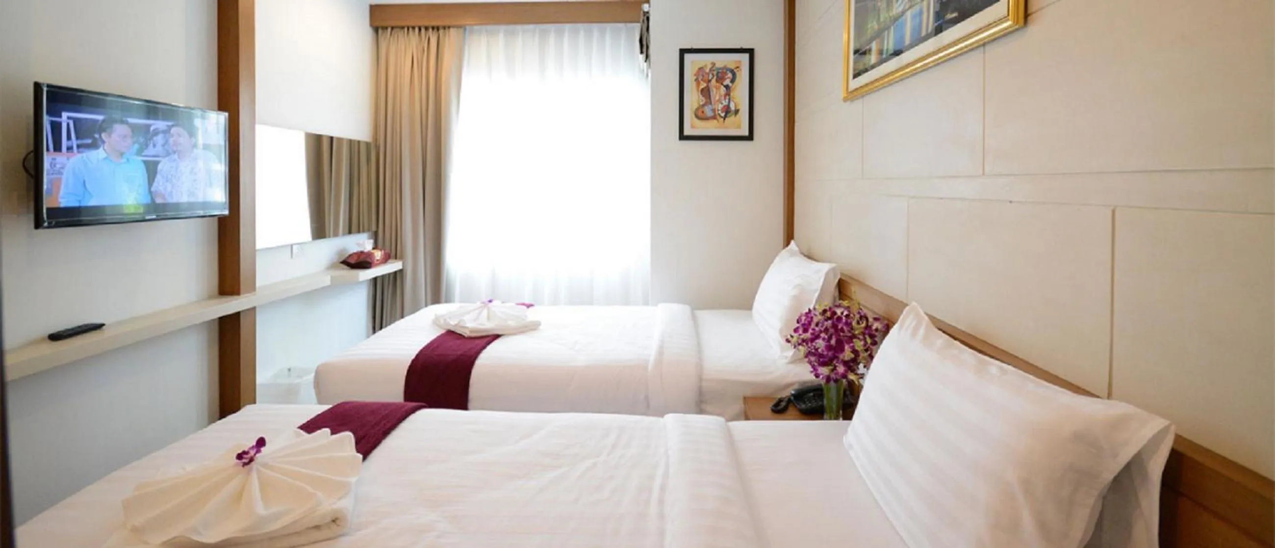 Living room, Bed in The Patong Center Hotel