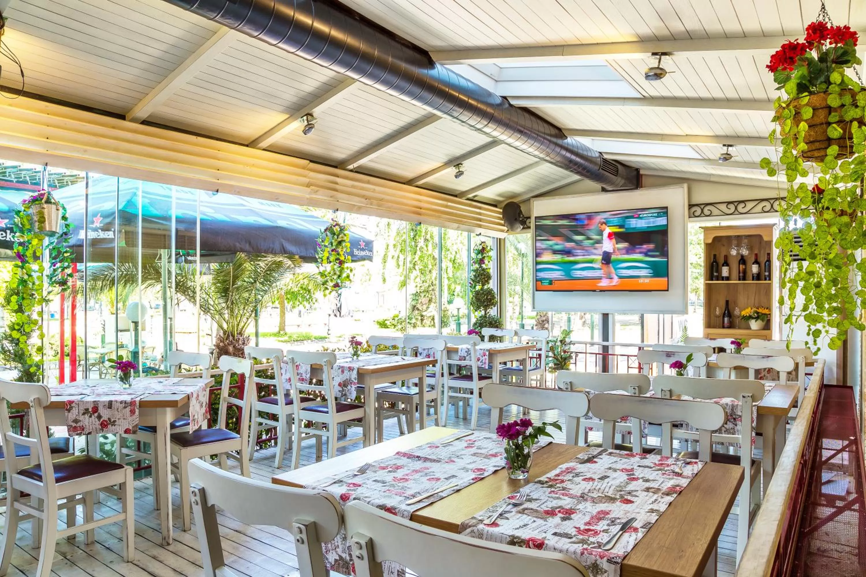 Restaurant/places to eat in Saint George Hotel & Medical Spa