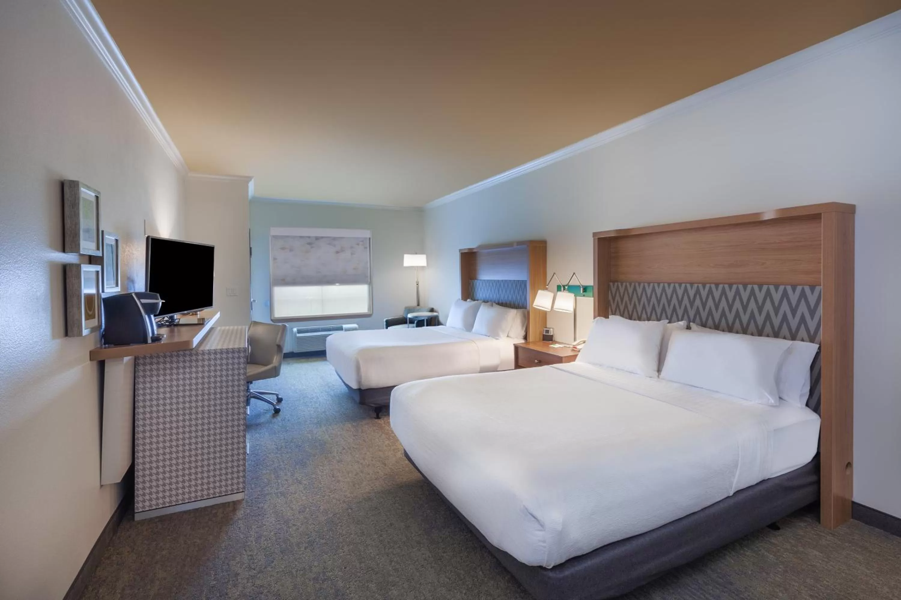 Photo of the whole room, Bed in Holiday Inn & Suites McKinney - N Allen by IHG