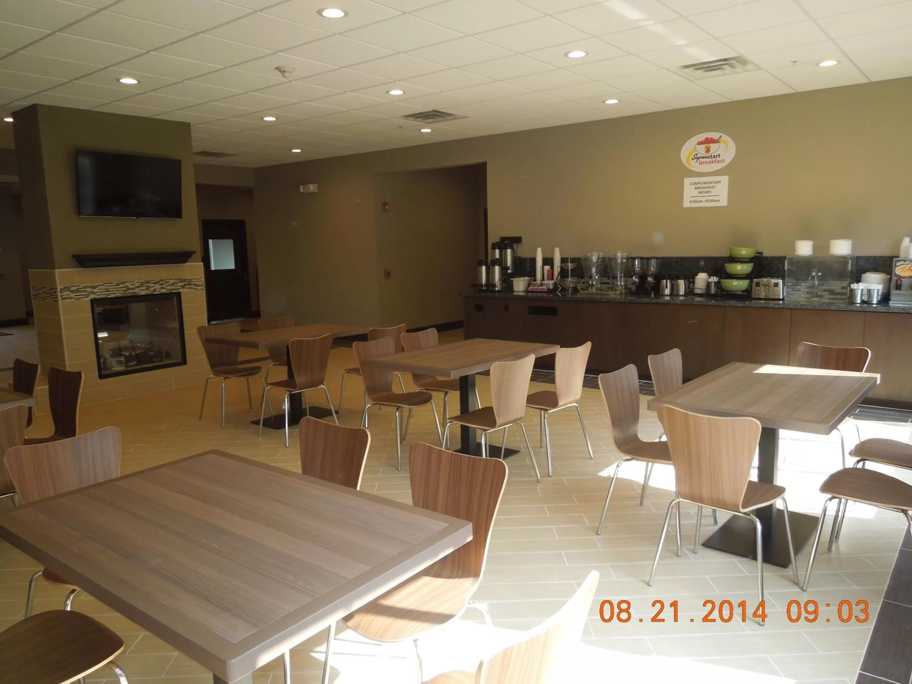 Dining area in Super 8 by Wyndham Hershey Chocolate Avenue