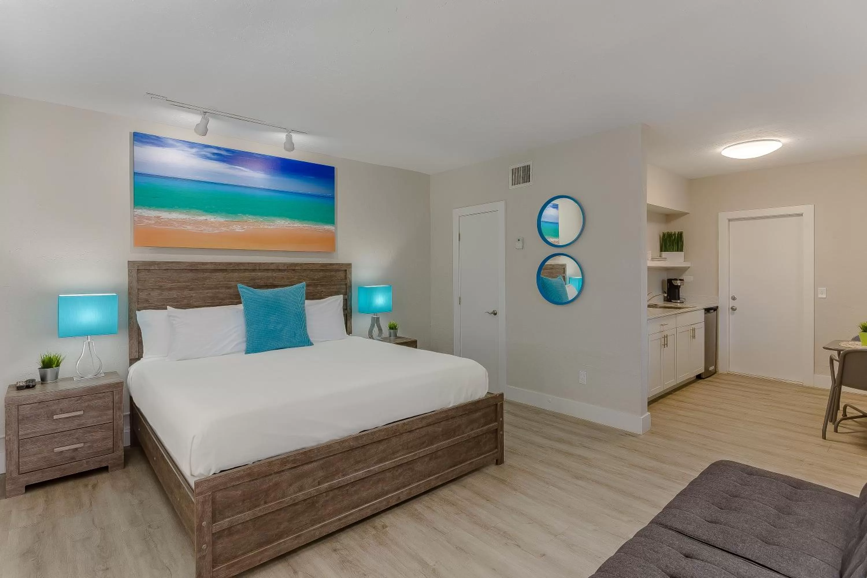 Kitchen or kitchenette, Bed in Drift Hotel