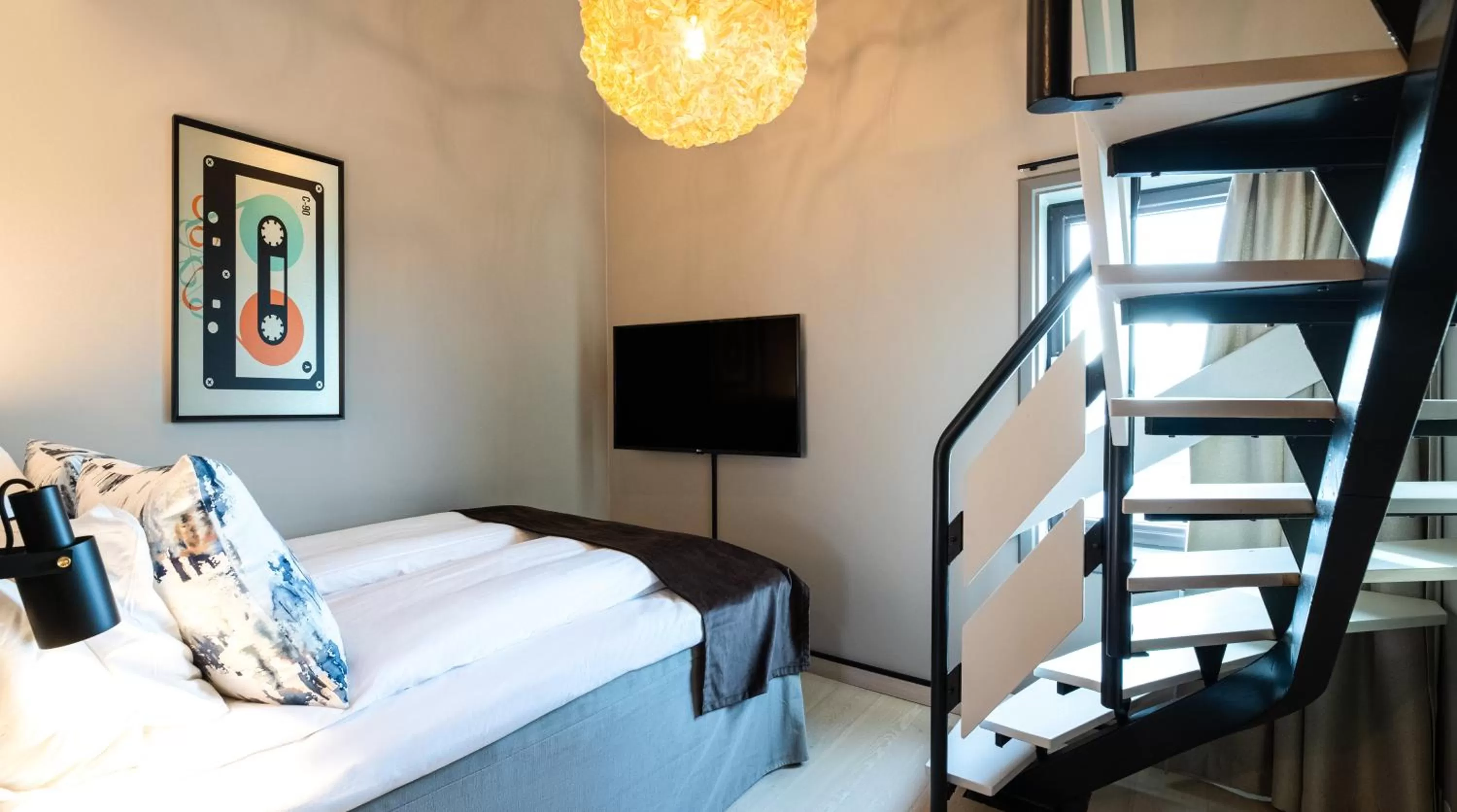 Communal lounge/ TV room, Bed in Quality Hotel Panorama