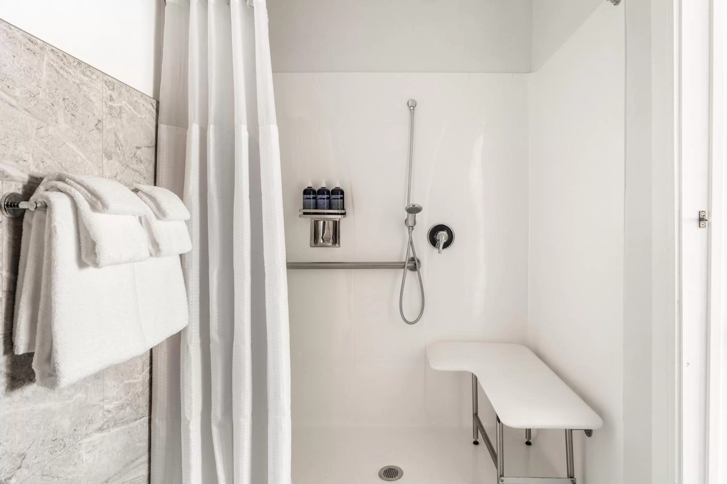 Shower, Bathroom in Kasa Palo Alto