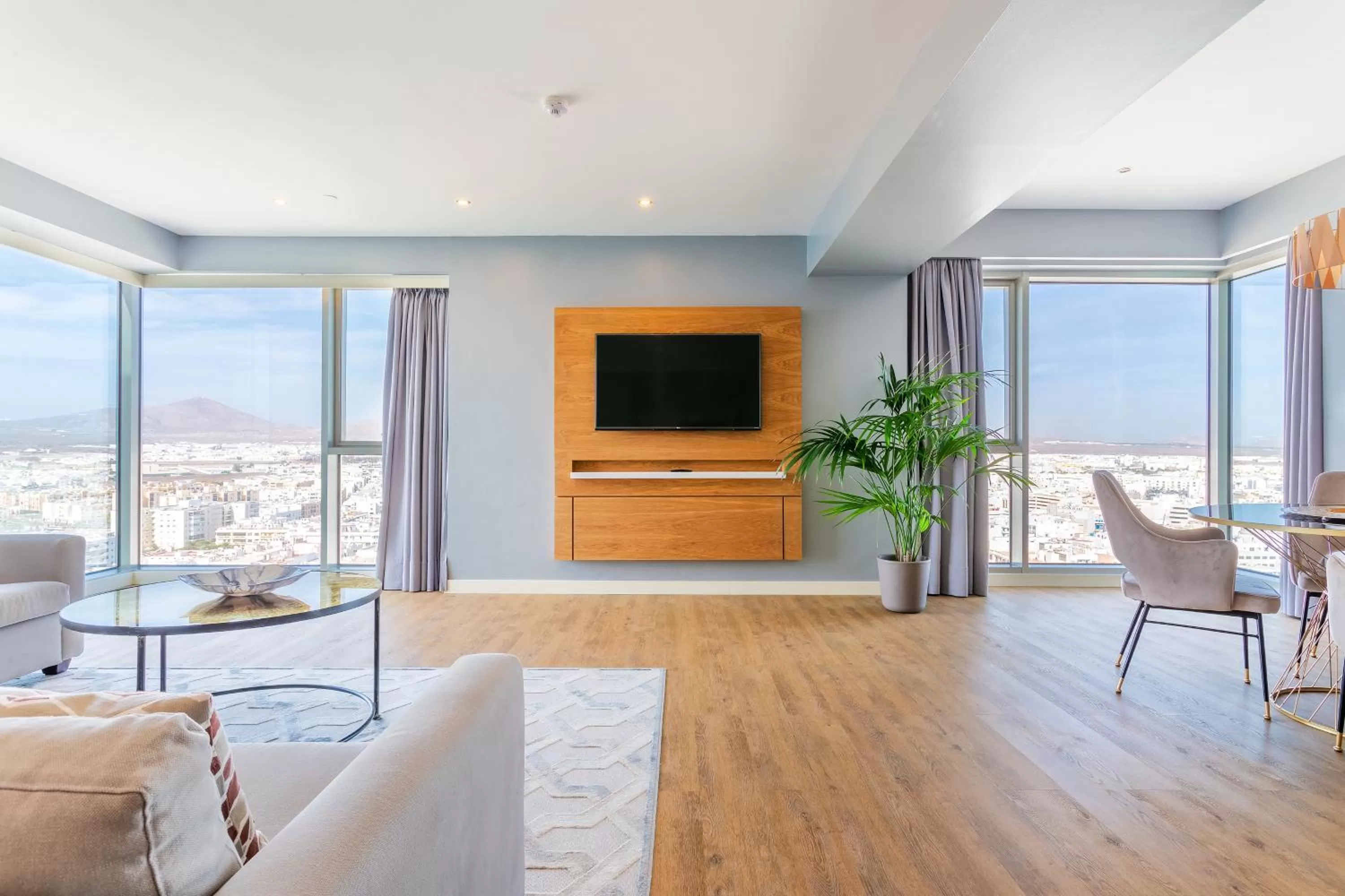 TV and multimedia in Arrecife Gran Hotel & Spa