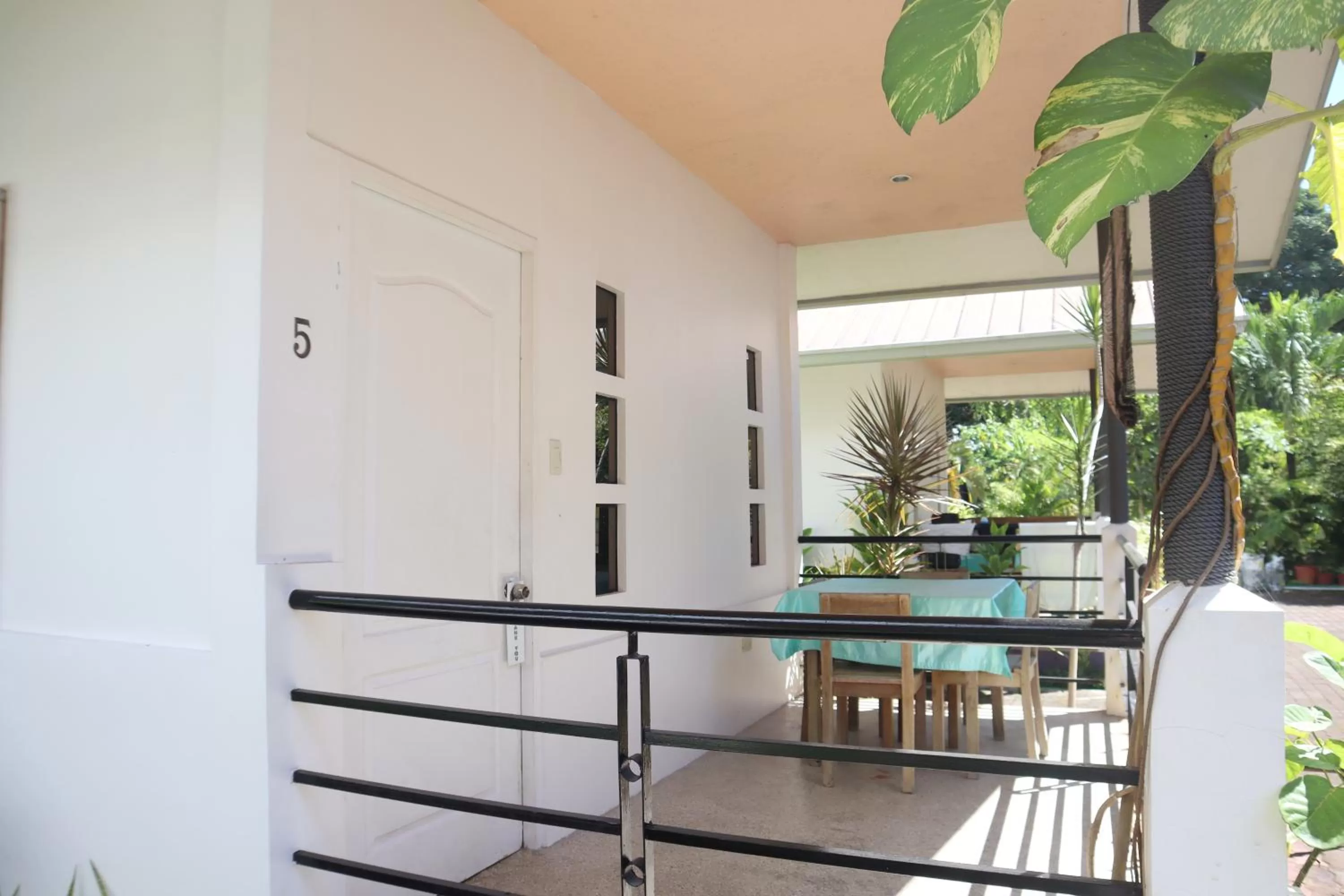 Ice Bear Bar & Tourist Inn