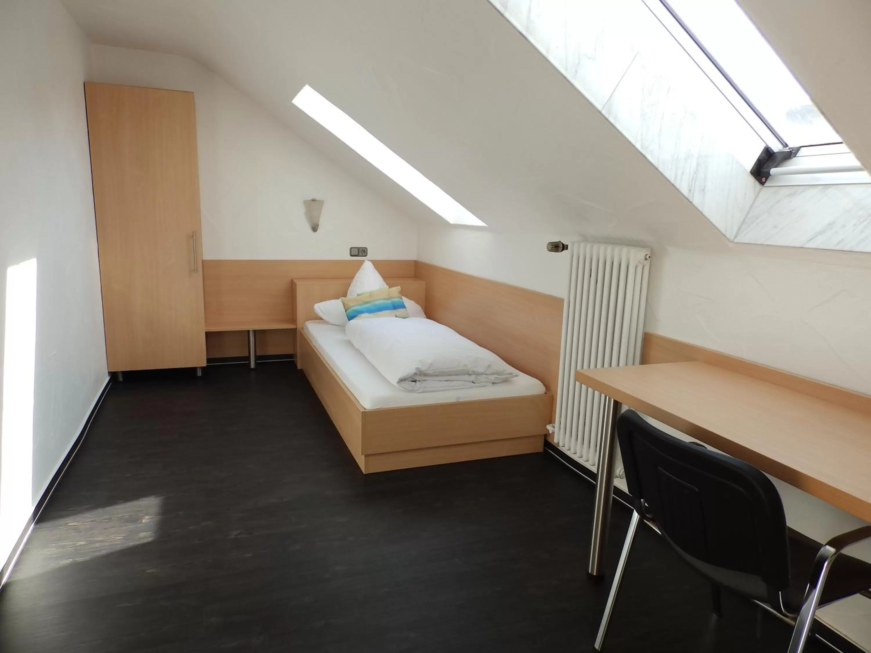 Photo of the whole room, Bed in H41 Inn Hotel Garni Freiburg