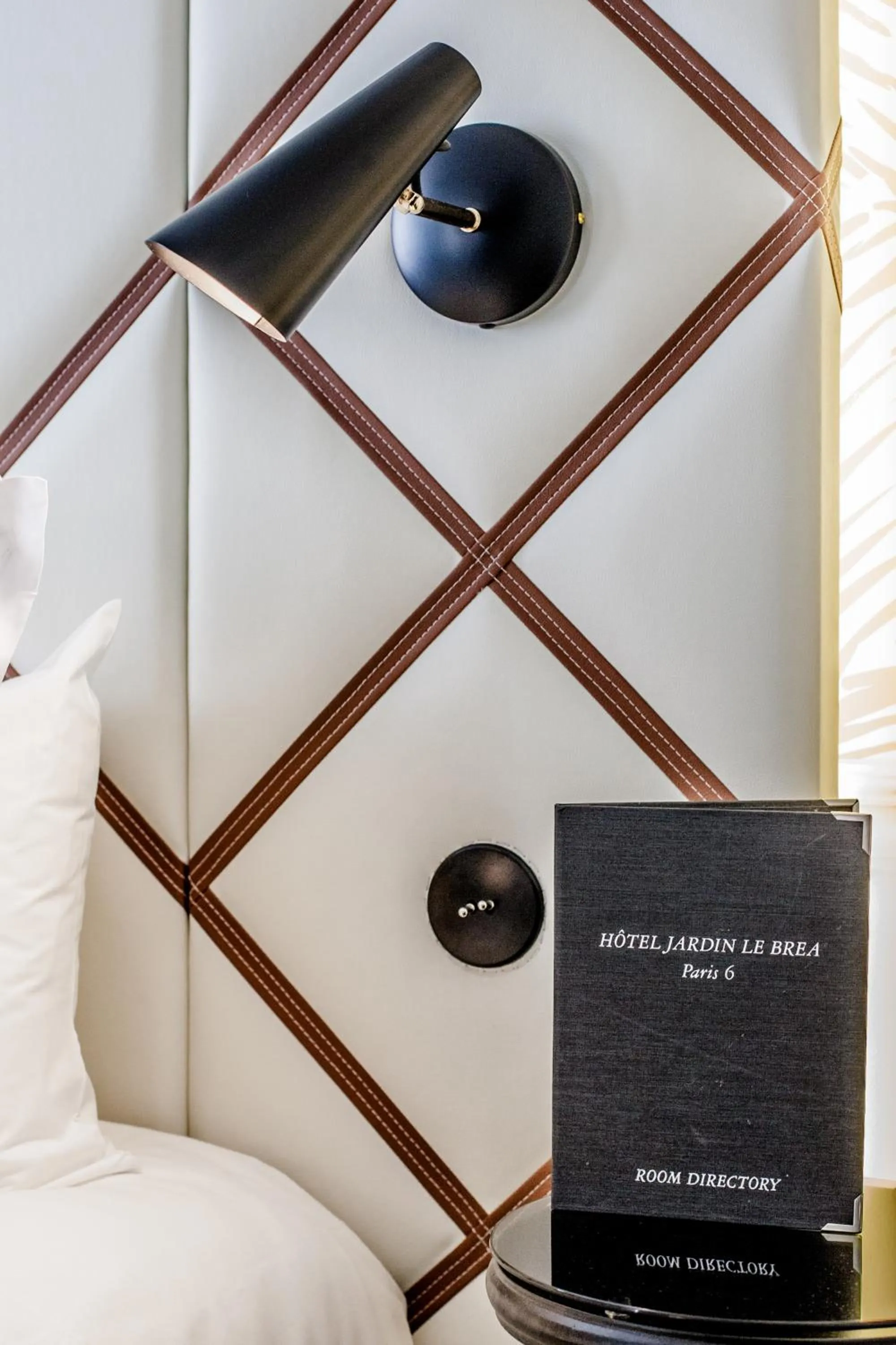 Bed in Hôtel Jardin Le Bréa