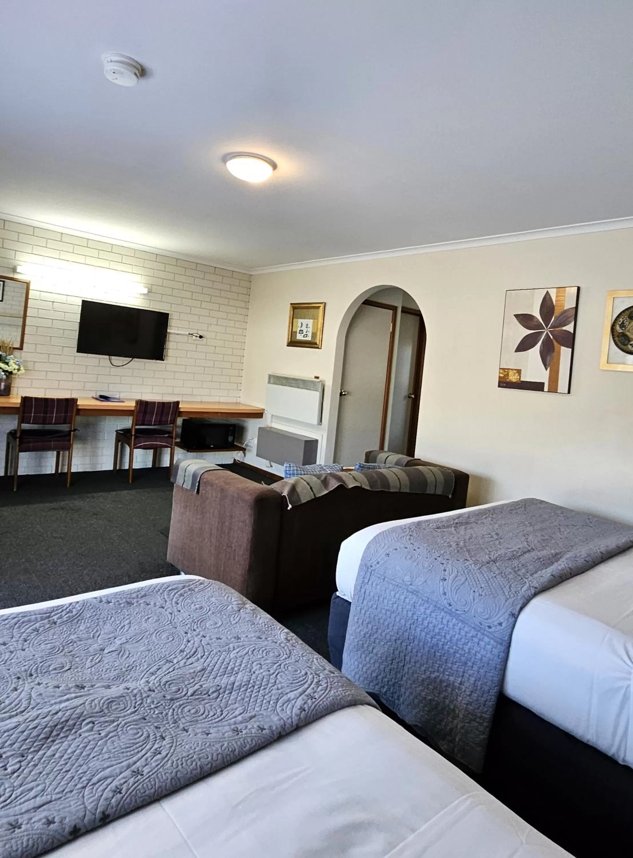 Bed in Alfred Motor Inn