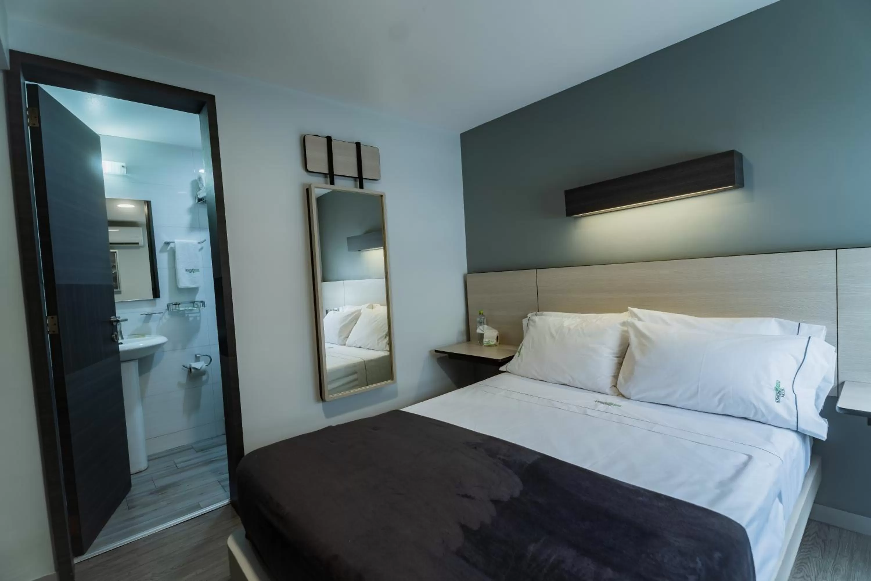 Bedroom, Bed in HOTEL LEMON GREEN -Zona Expo Frente al Centro de Convenciones
